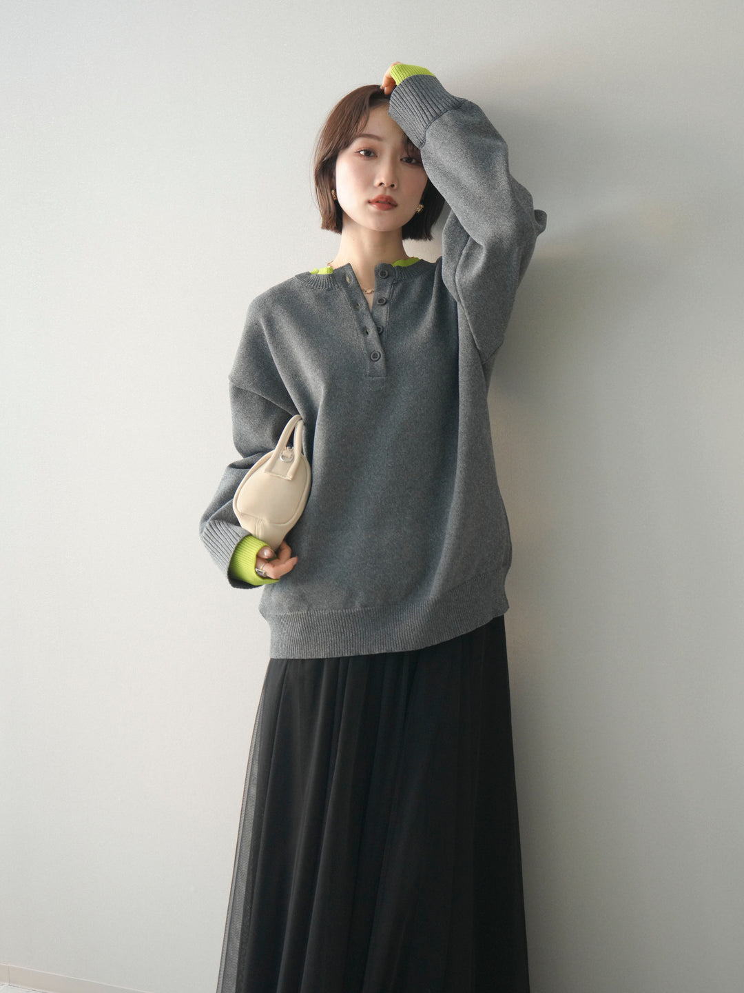 [予約]2WAYネック配色レイヤードニットプルオーバー/charcoal