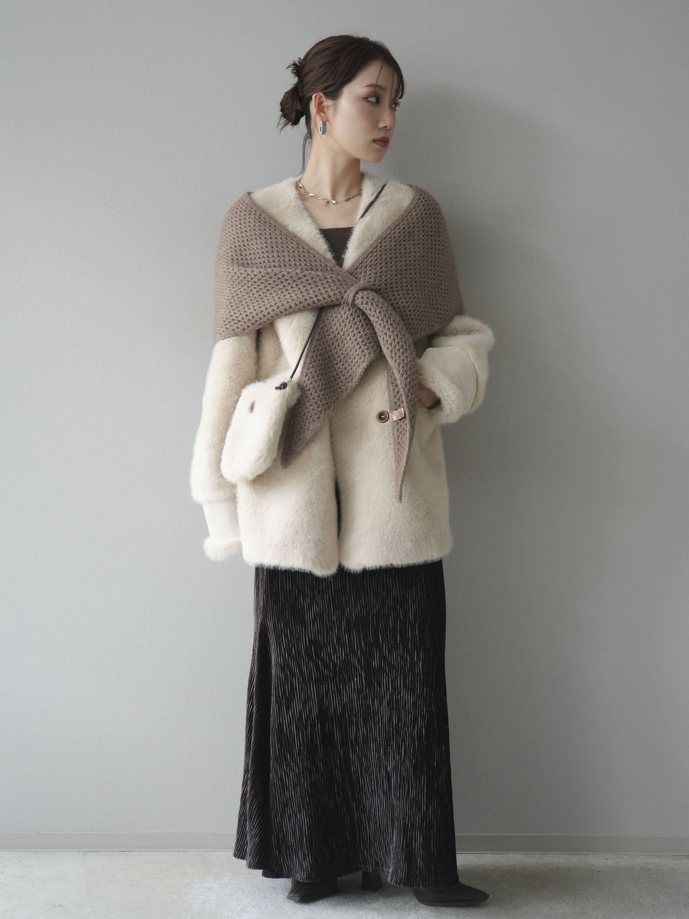 予約]バッグ付エコファーノーカラーコート/beige – Lumier