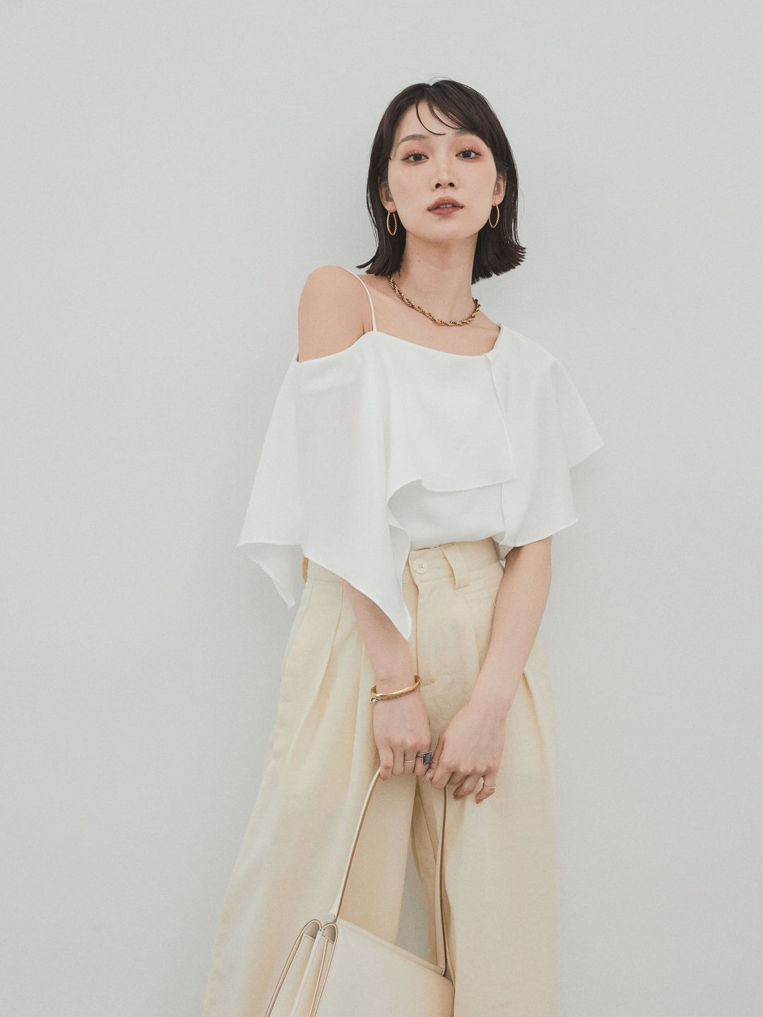 [予約]ワンショルラッフルブラウス/オフ