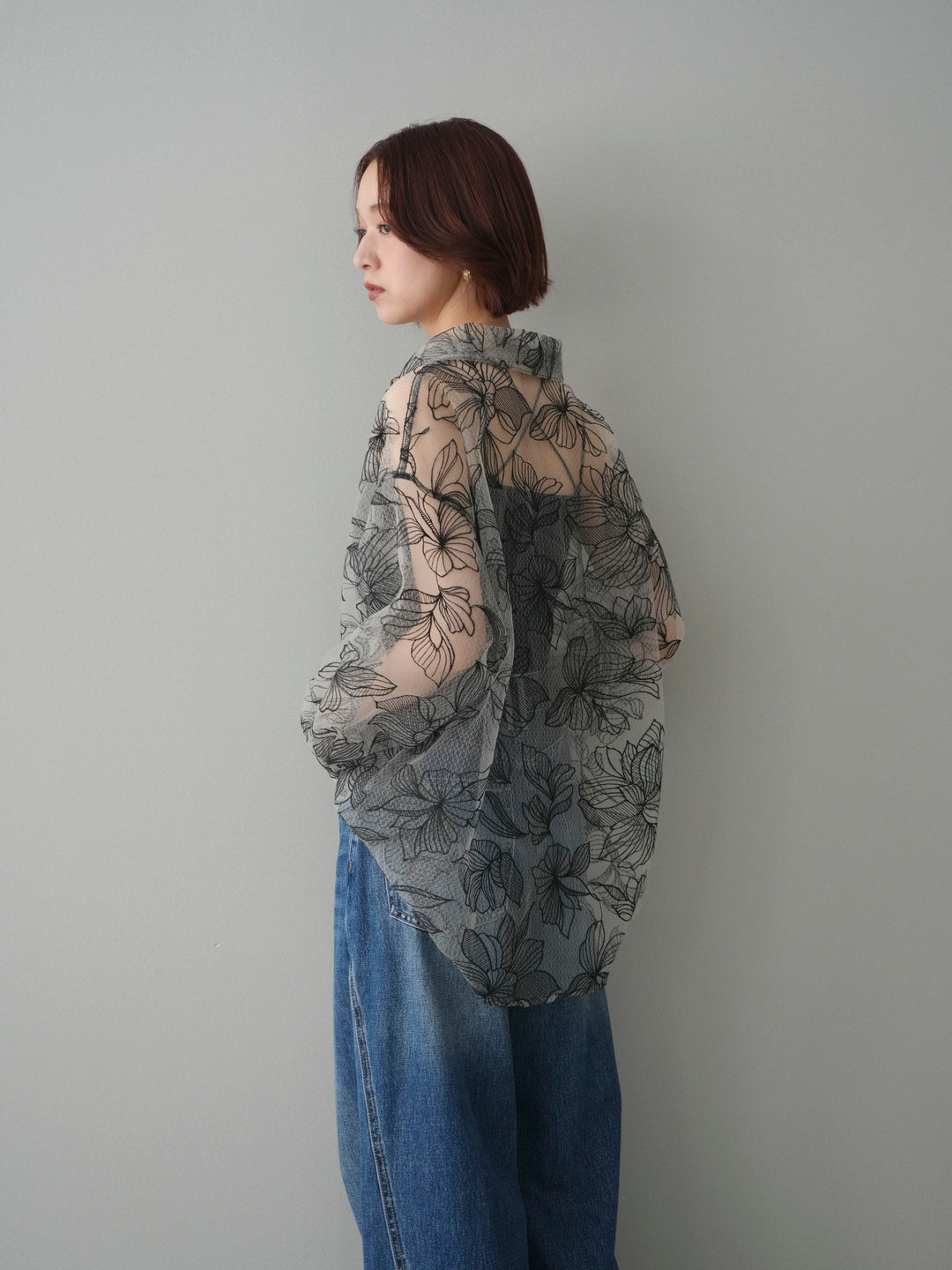[予約]チュールフラワー刺繍オーバーシャツ/black
