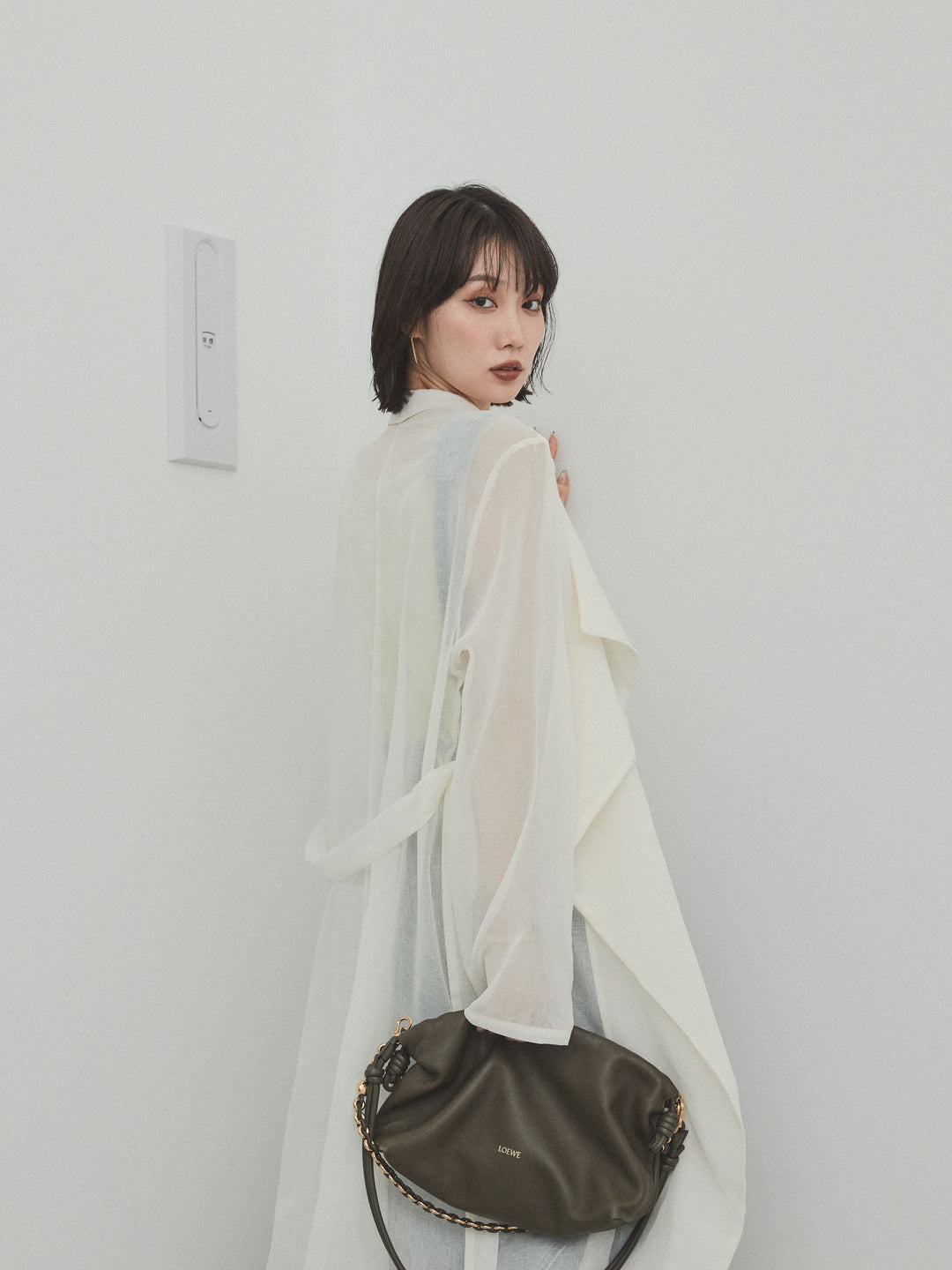 [SET] 中縫牛仔背帶褲 + 透視長版外套（2 件組）