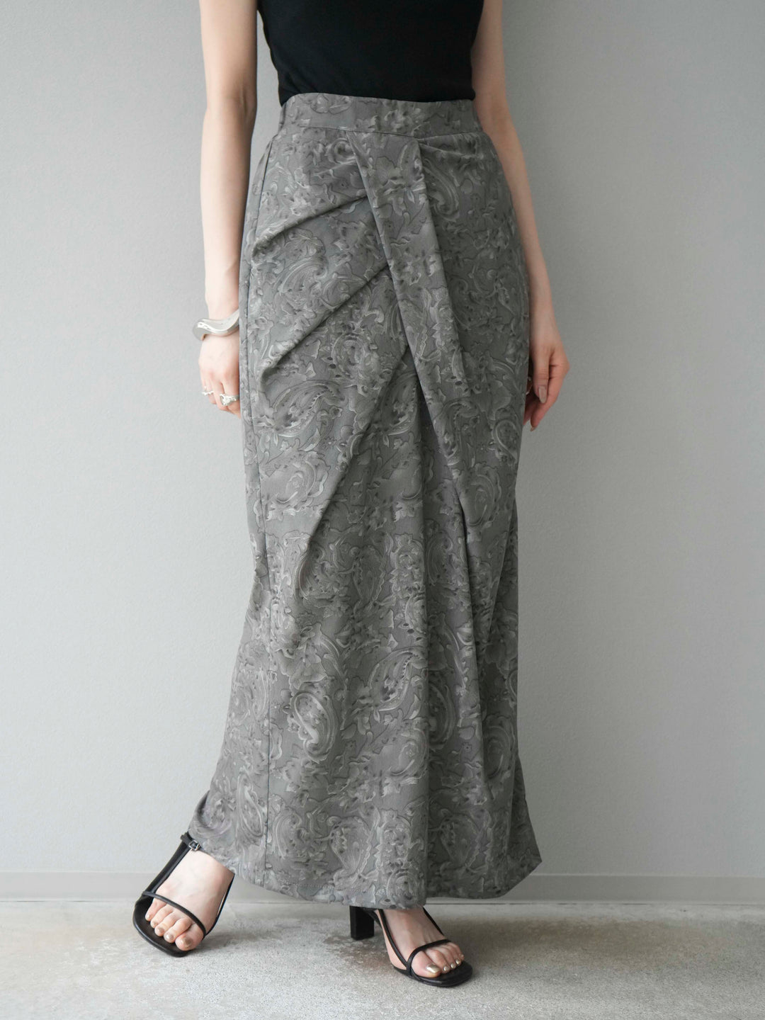 [予約]ペイズリープリントタックIラインスカート/グレー
