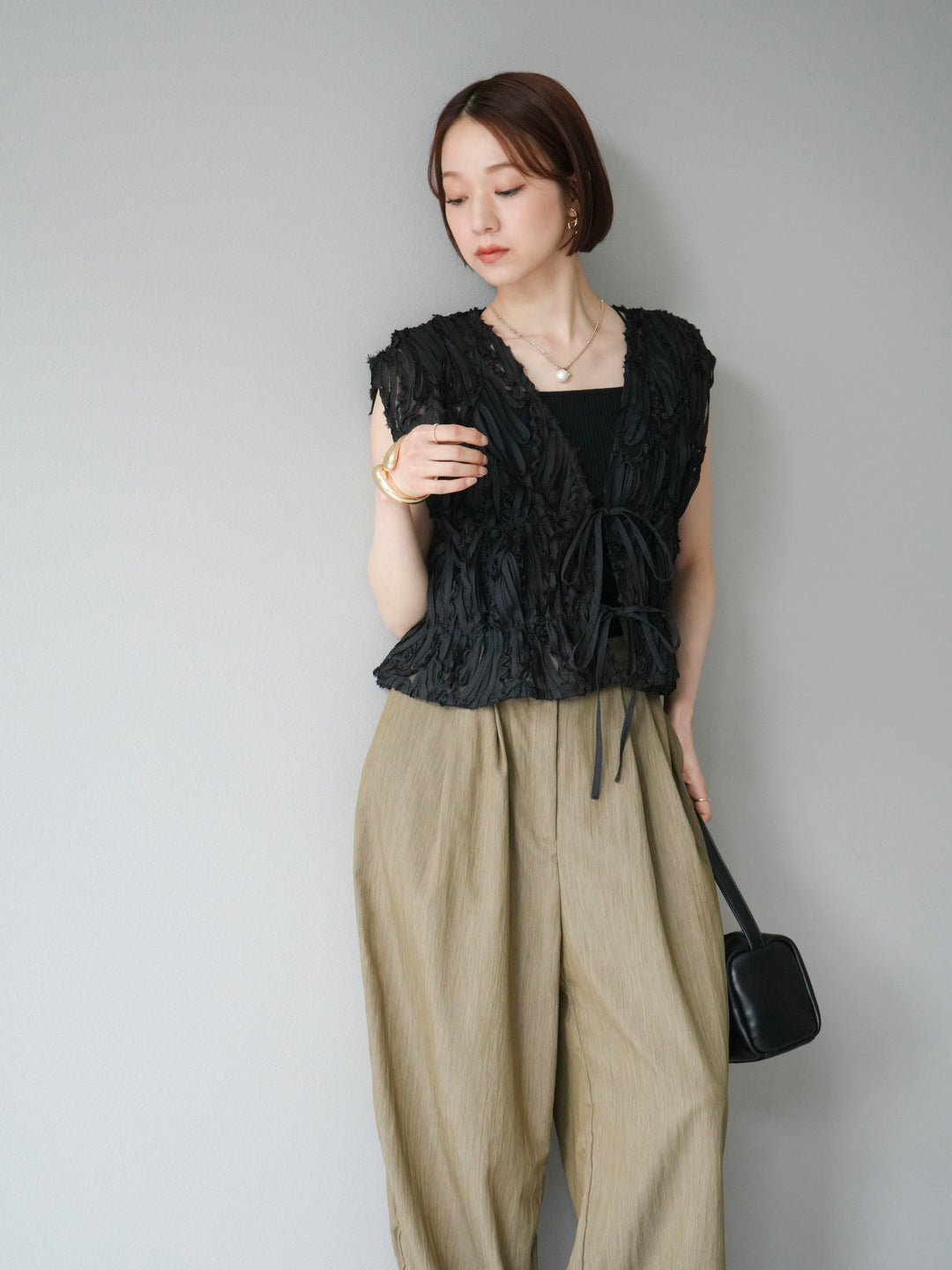 [SET] 提花蕾絲蝴蝶結上衣+麻質下擺迴力寬褲（2件套）