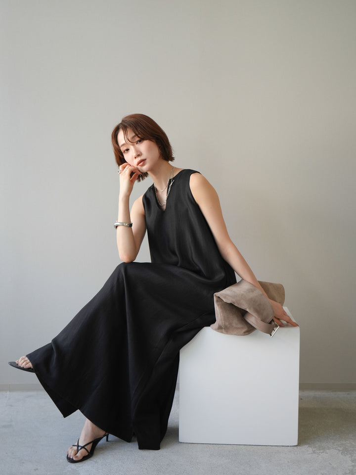 [予約]スキッパーフレアノースリーブワンピース/black