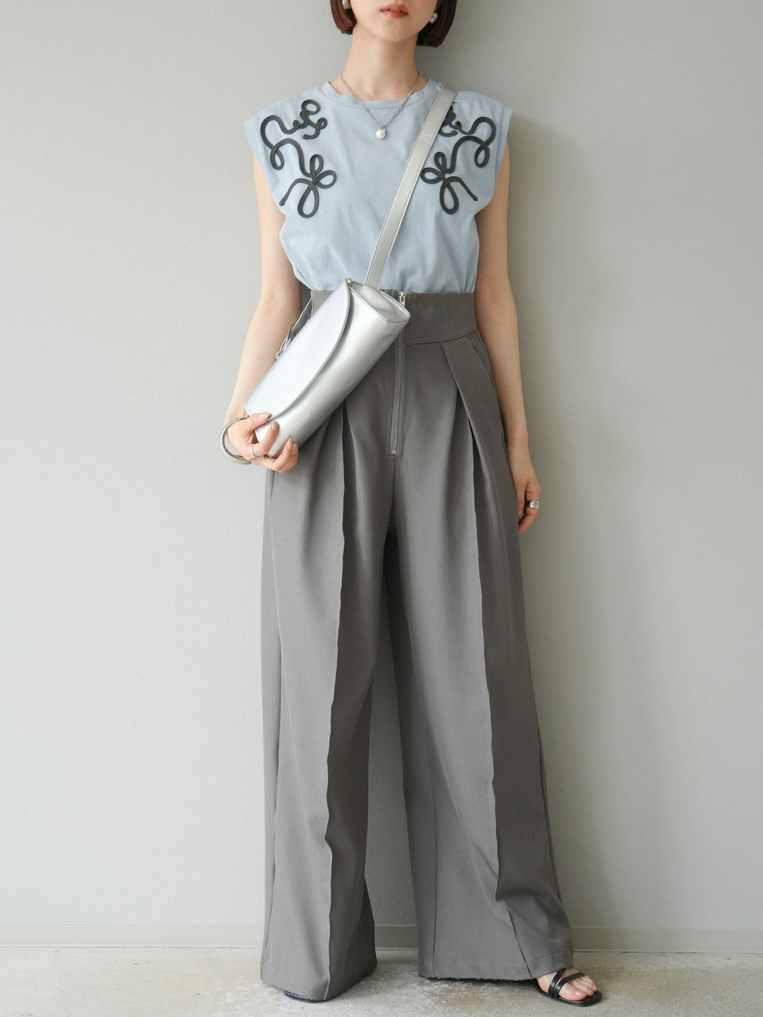 [SET]コード刺繍フレンチスリーブTシャツ+選べるアクセセット(2set)