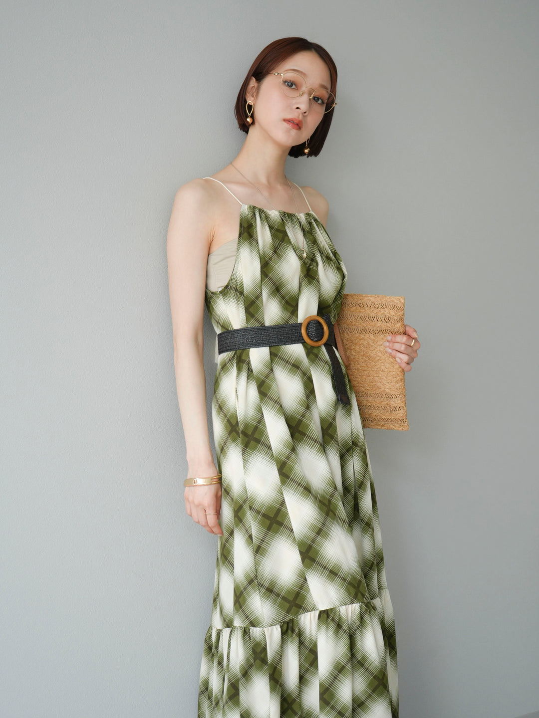 [SET] 繫腰帶格紋無袖連身裙 + 可選飾品套裝（2 套）