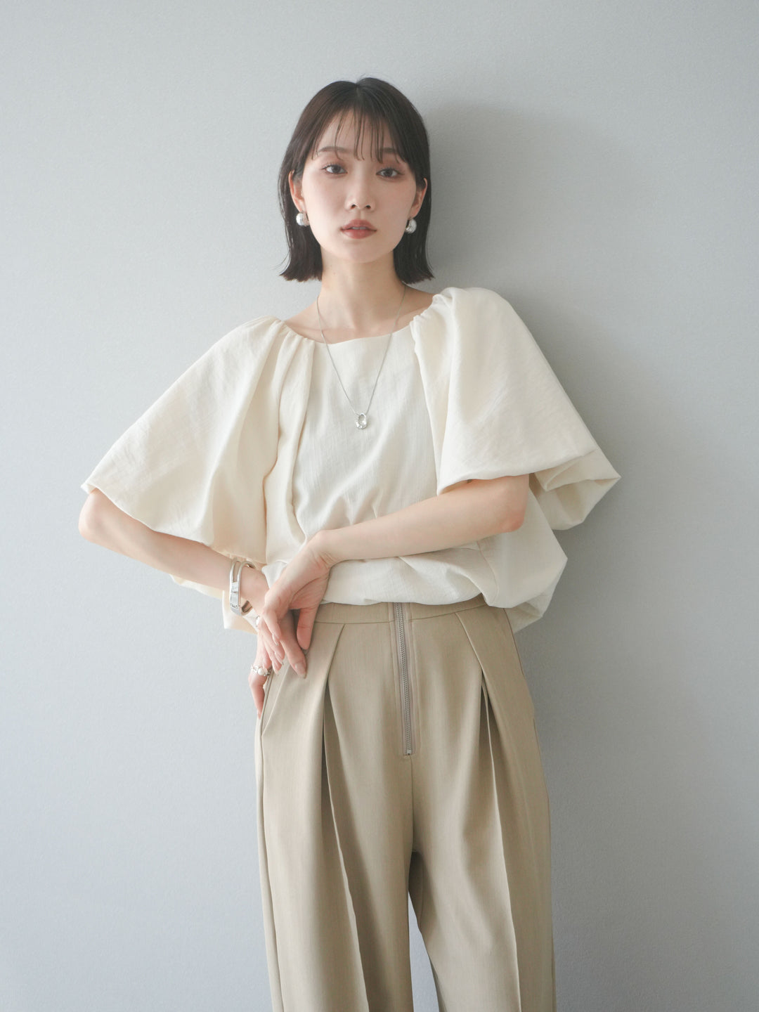 [SET] 燈籠袖褶襉設計上衣 + 拉鍊褶襉寬褲 (2 套)