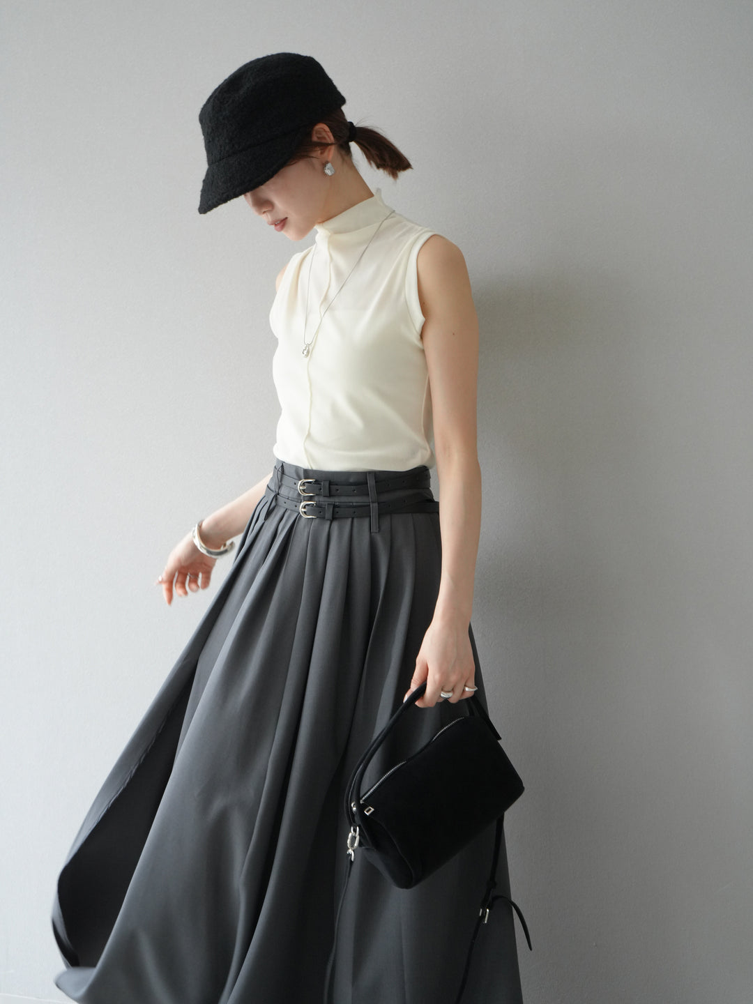 [SET]シアーベロアプチネックノースリーブトップス+エステルプリーツスリットスカート(2set)