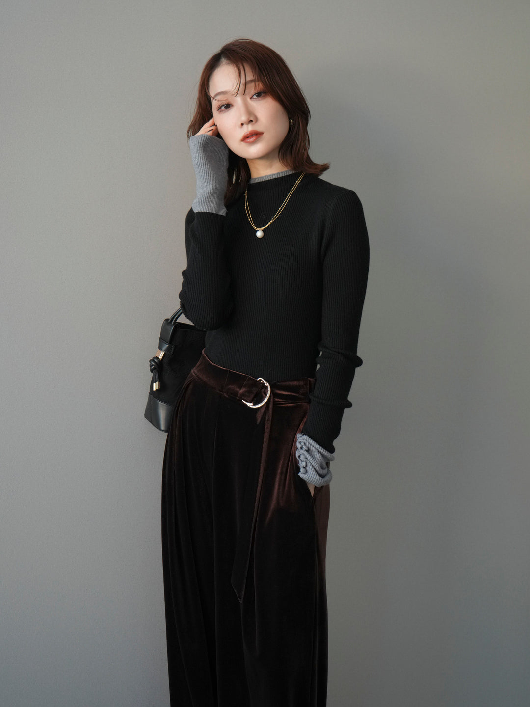 [予約]袖ボタンハイネック配色リブニットトップス/black