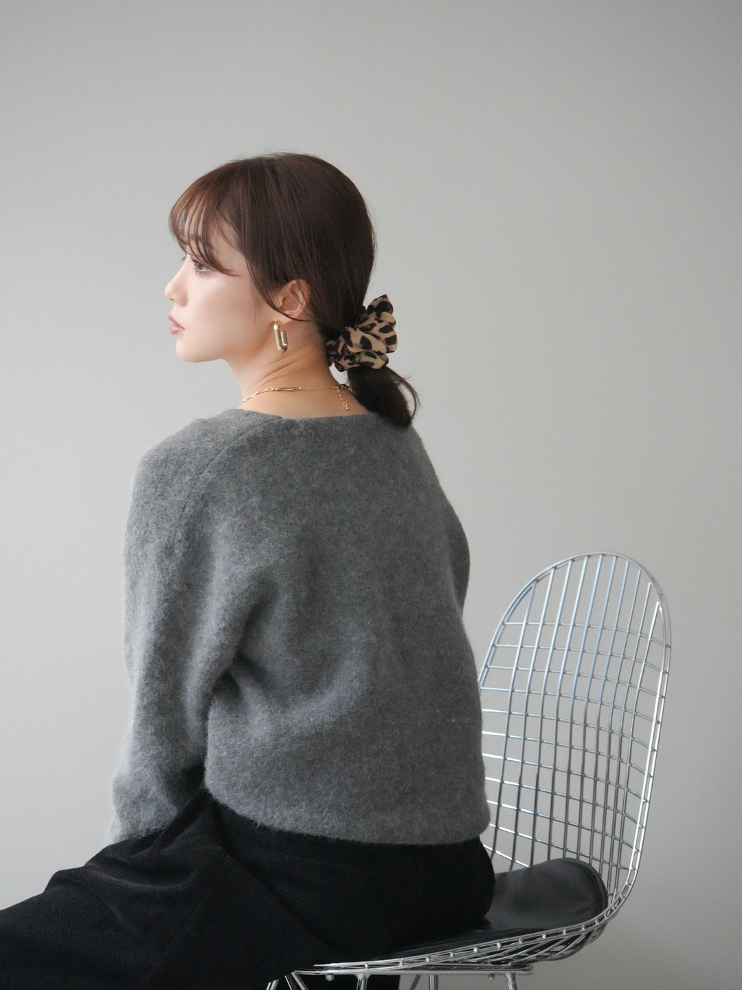 [SET]シュシュ付きアンゴラタッチVネックニットプルオーバー+シュシュ付きアンゴラタッチVネックニットプルオーバー(2set)