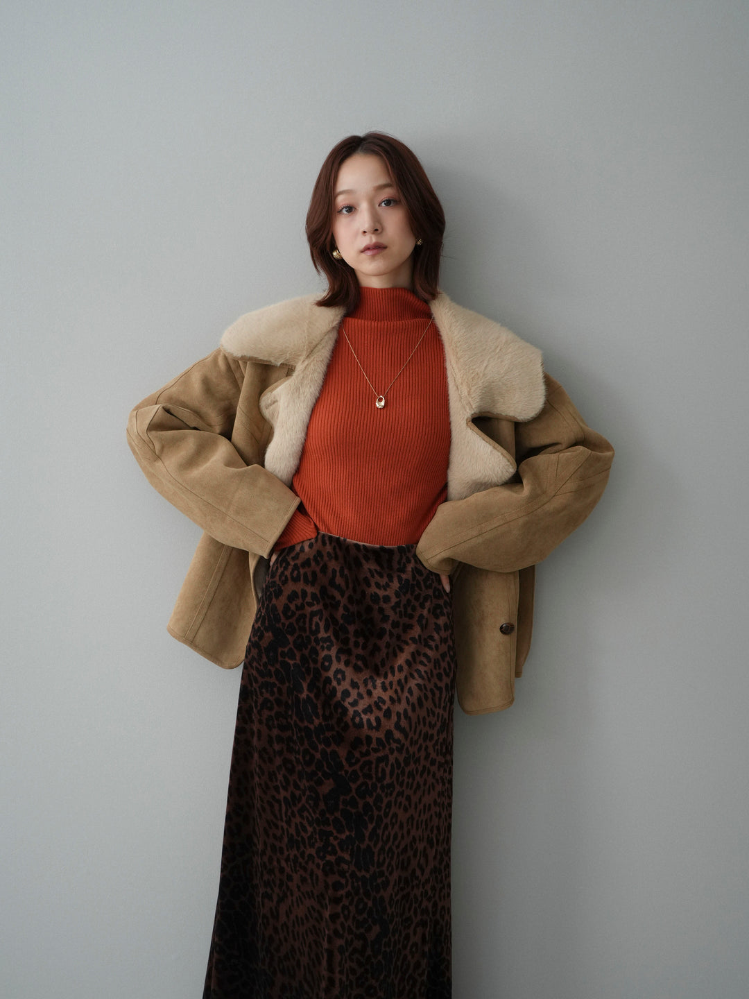 [SET]ムートンショートジャケット+袖ボタンボトルネックリブニットトップス+レオパードベロアナロースカート(3set)