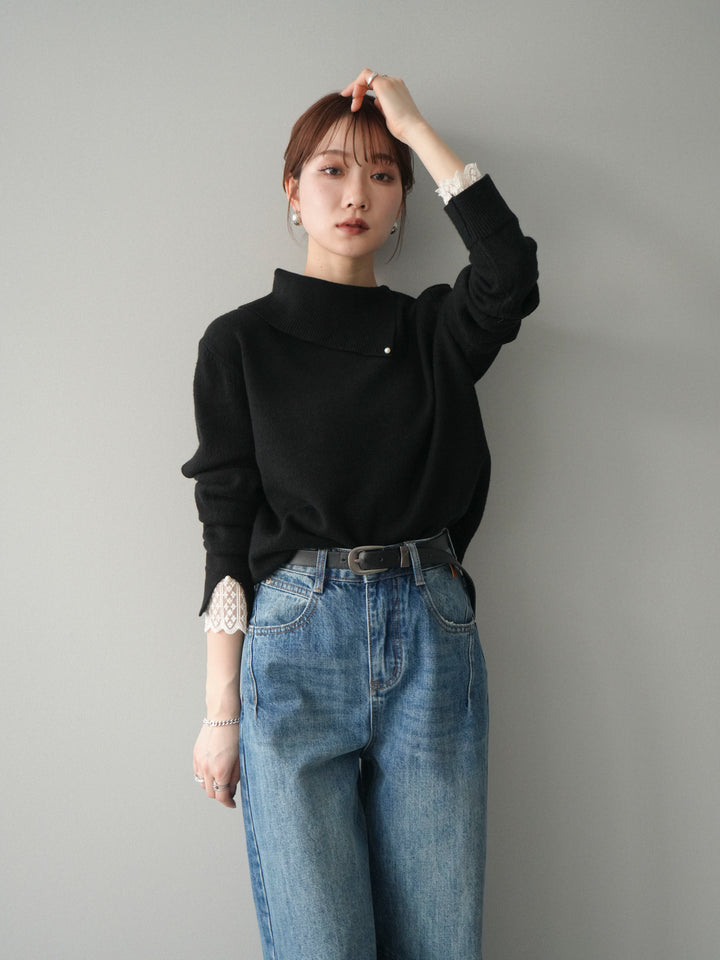 【預購】袖口蕾絲珍珠裝飾撞色針織上衣 / 黑色