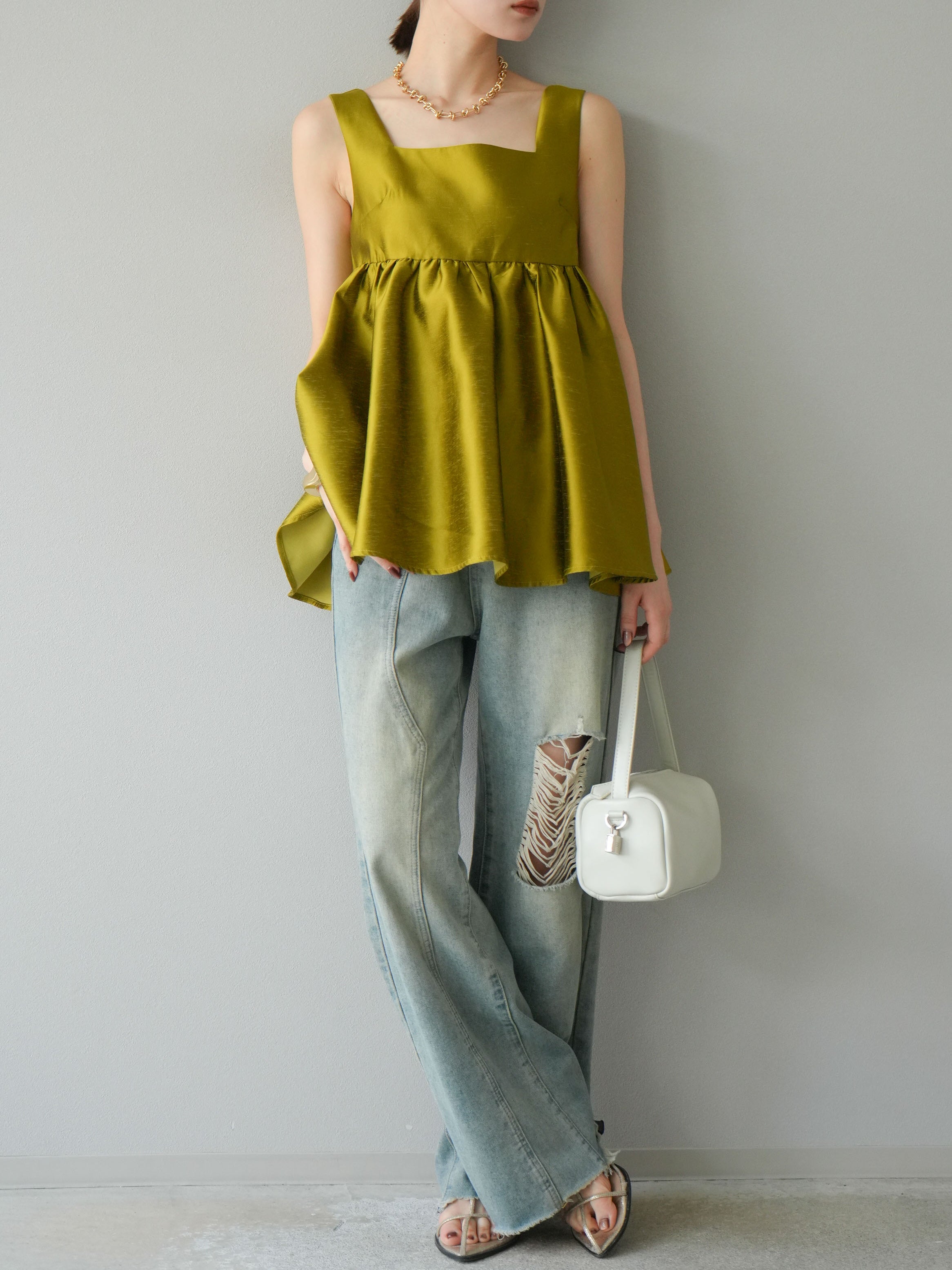 予約]サテンフレアノースリーブトップス/グリーン – Lumier