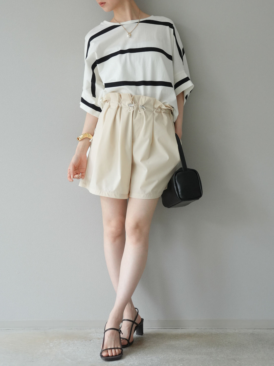 [預購] ICE TOUCH 荷葉邊褶皺短褲/米白色