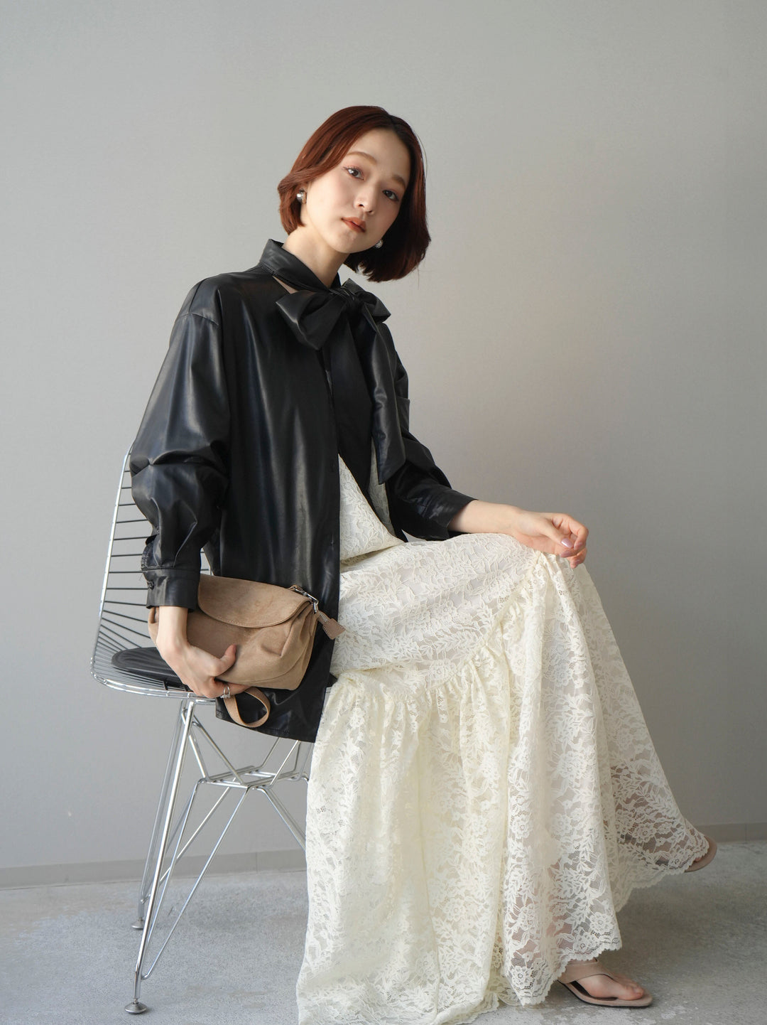 [SET]ギャザー切替レースキャミワンピース+フェイクレザーボウタイブラウス(2set)