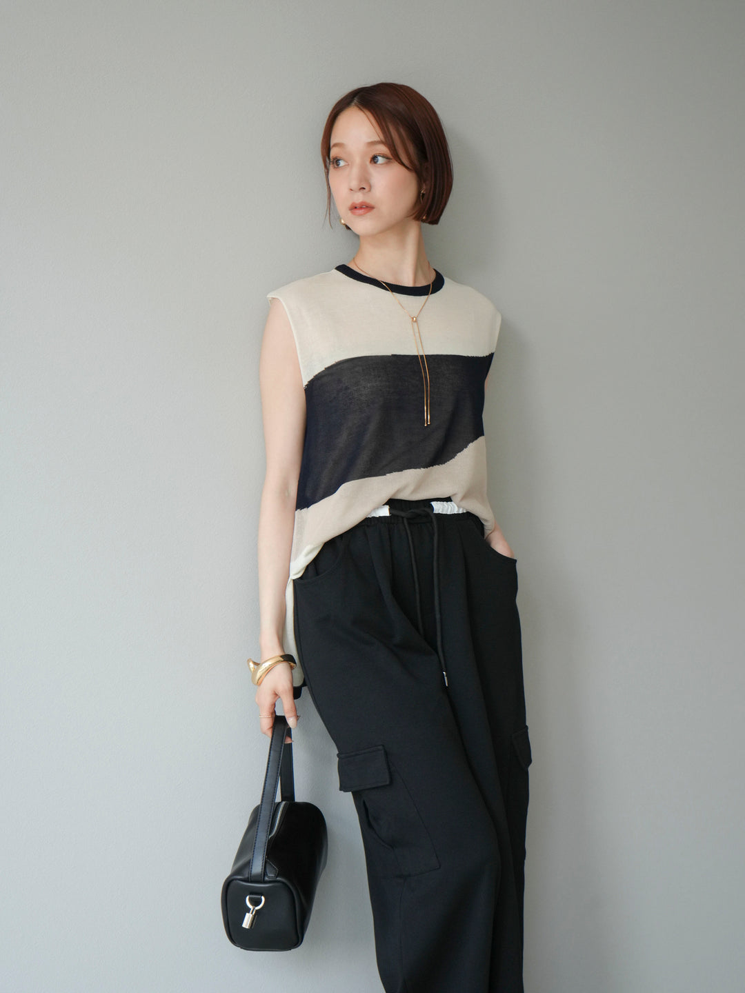 [SET]バイカラーシアーニットノースリーブ+ウエストラインサイドポケットスウェットパンツ(2set)