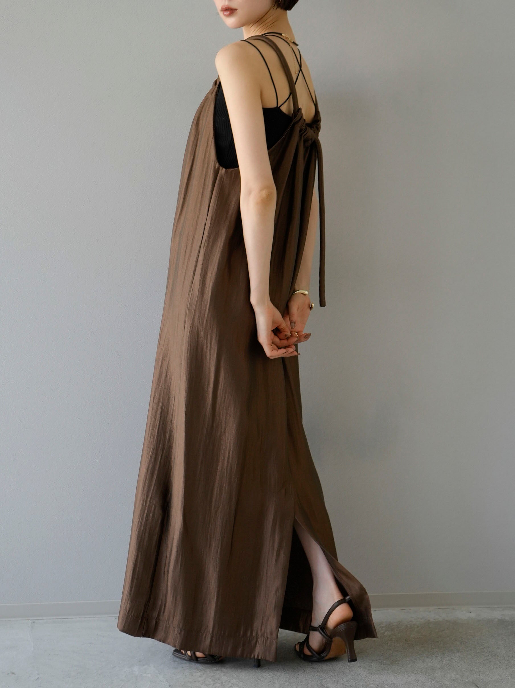 即納]ロープショルダーシャイニーワンピース/ブラウン – Lumier