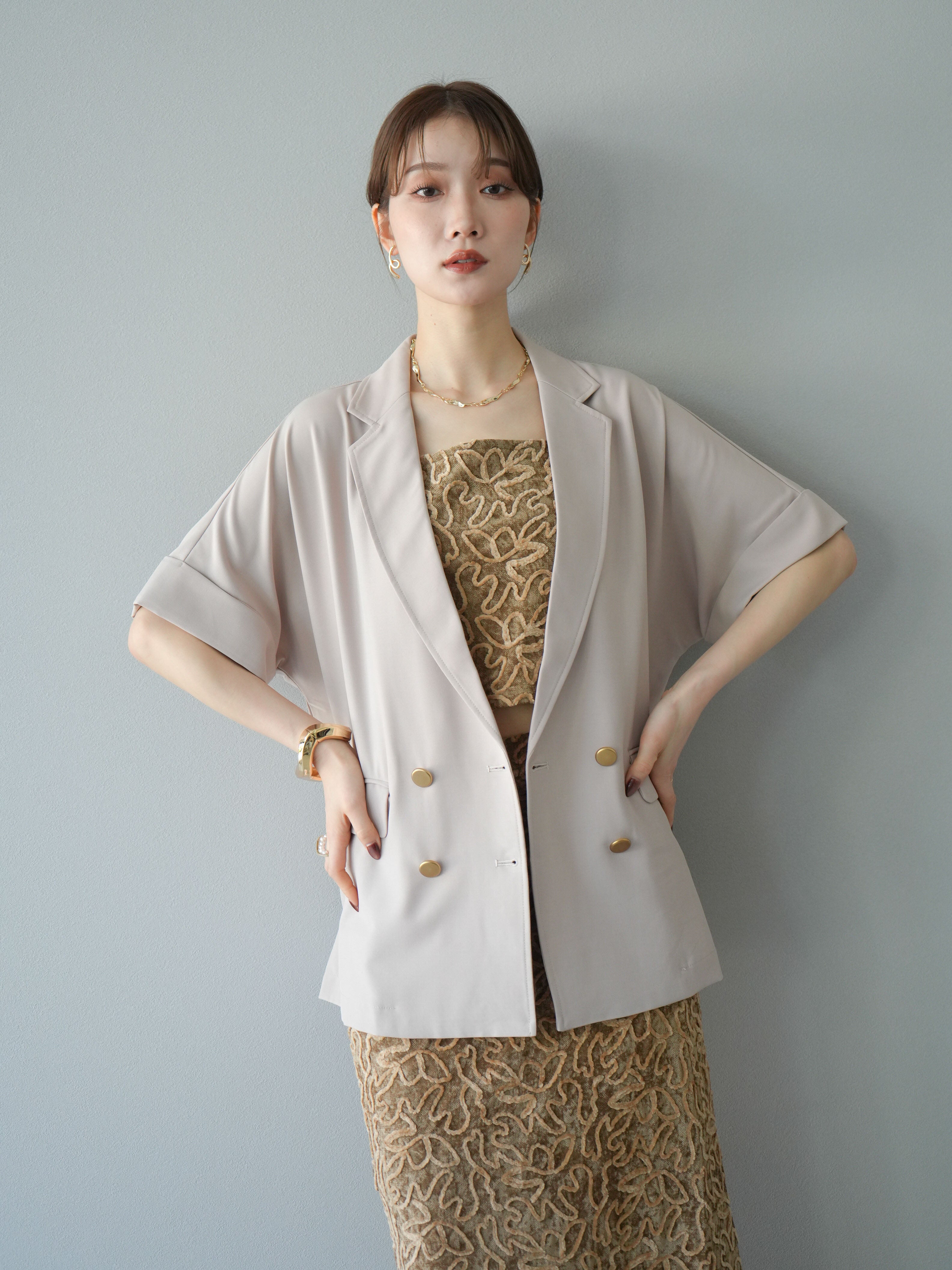 予約]ゴールドボタンハーフジャケット/ベージュ – Lumier