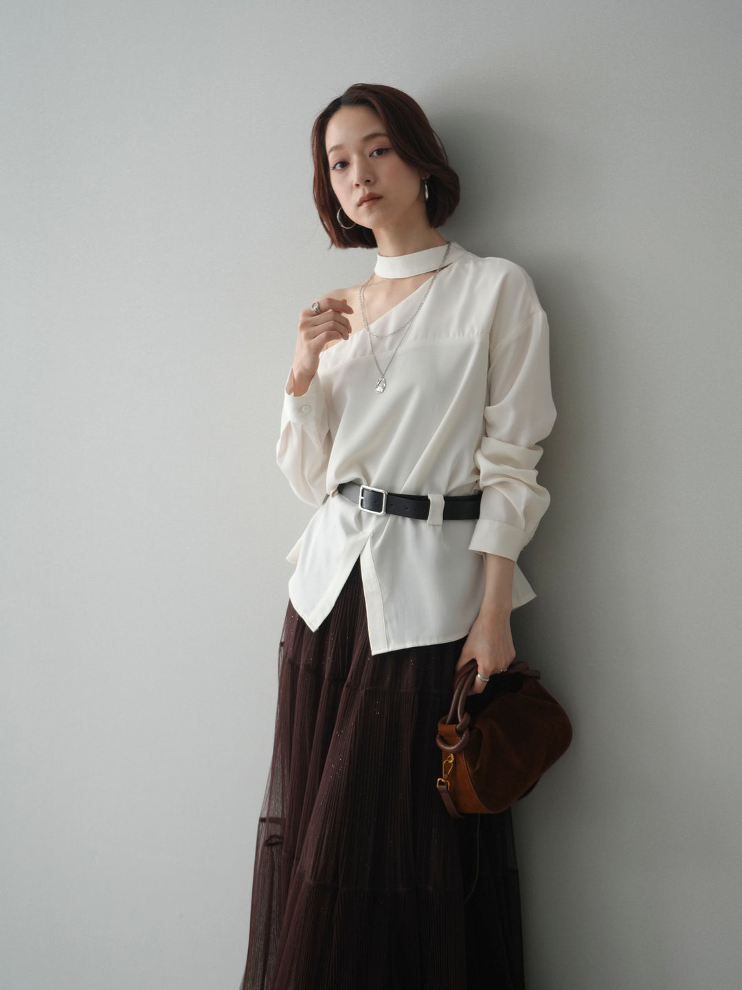 [SET]ベルト付ワンショルダースリットブラウス+ラメプリーツレイヤードチュールロングスカート(2set)