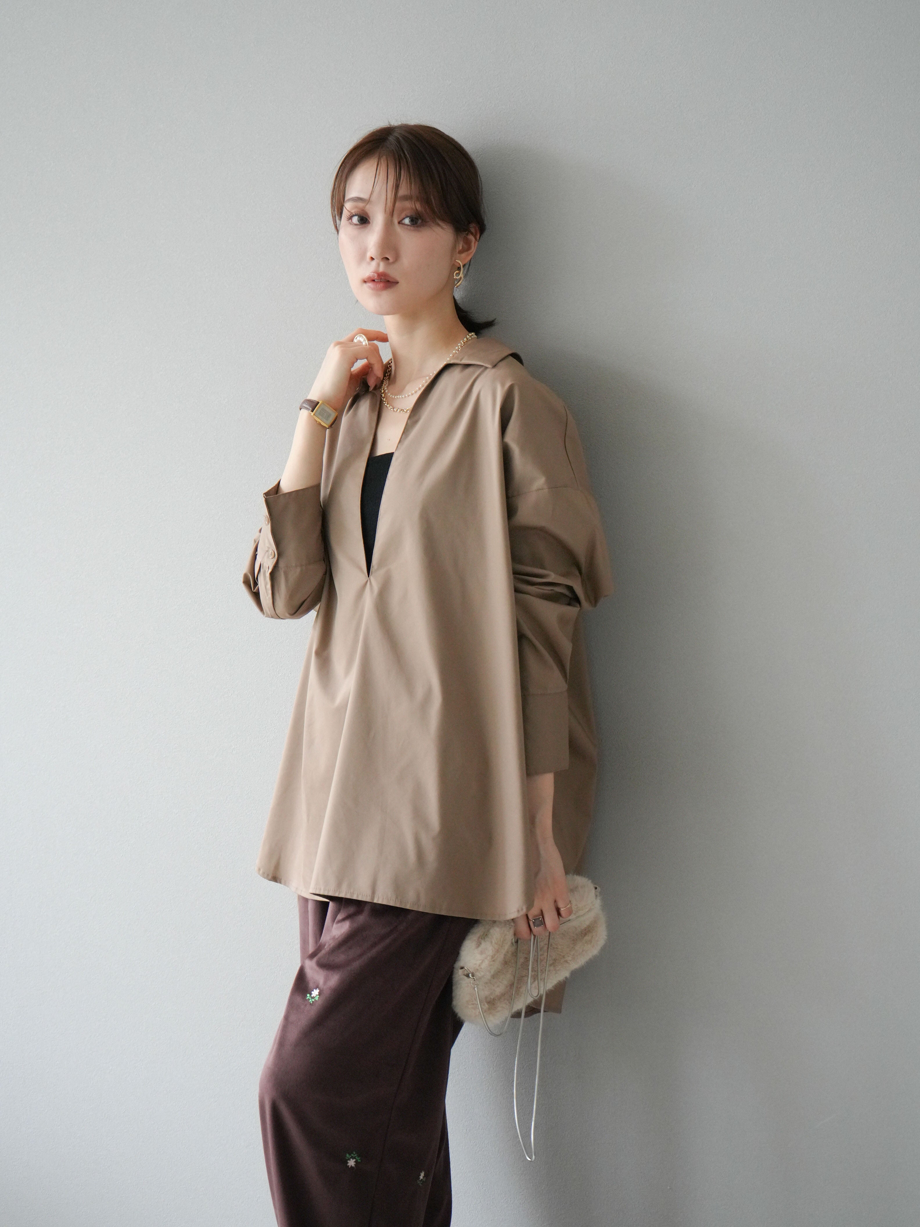 予約]ブロードディープスキッパーブラウス/ベージュ – Lumier