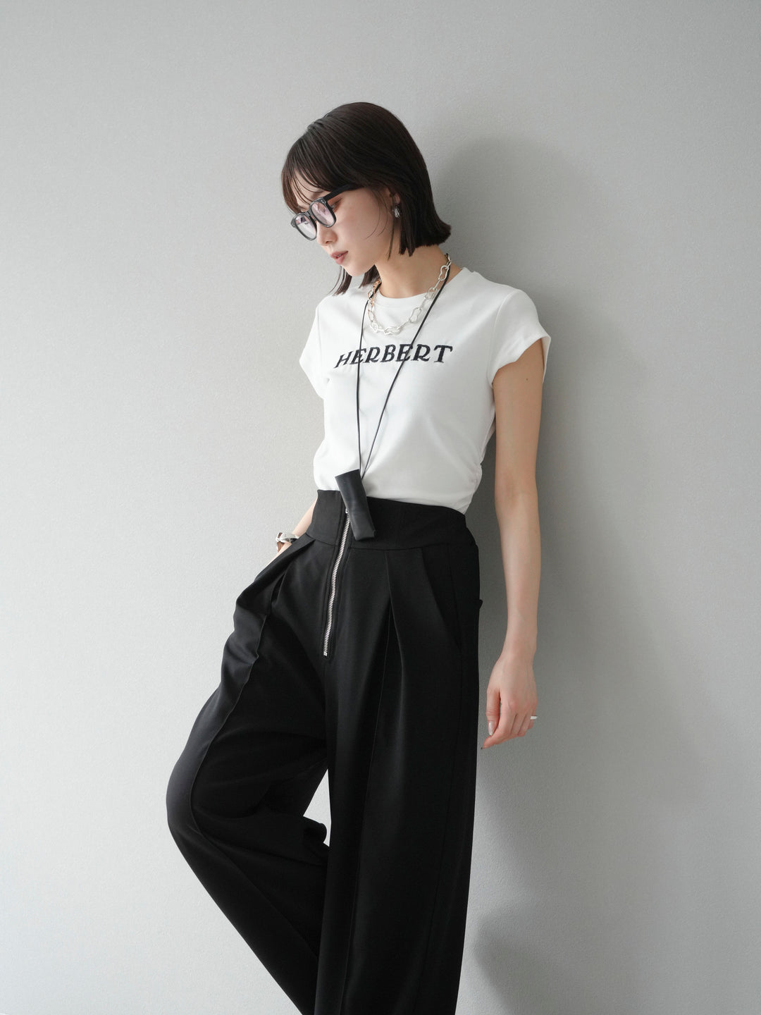 [予約]刺繍ロゴTシャツ＆レザーポーチネックレスSET /ホワイト