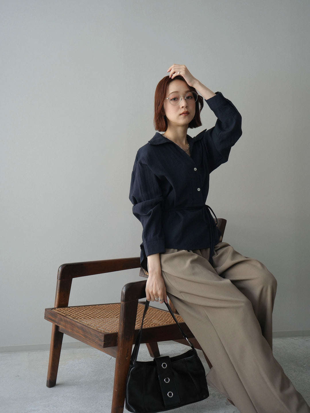 [SET]Vネック変形ラインシャツ+ベルト付キーホルダーモチーフワイドパンツ(2set)