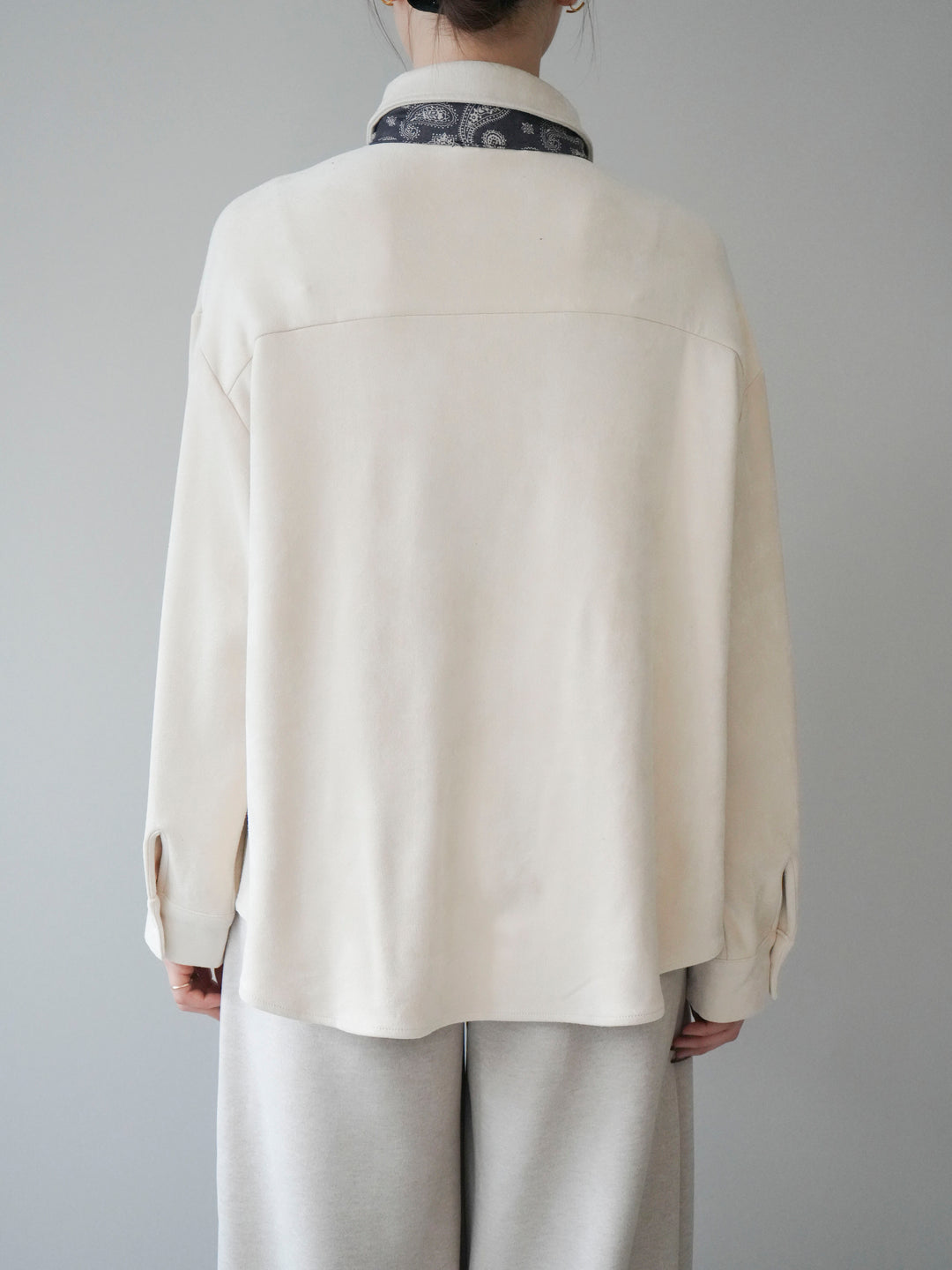 [予約]スカーフ付きスエードシャツ/ivory