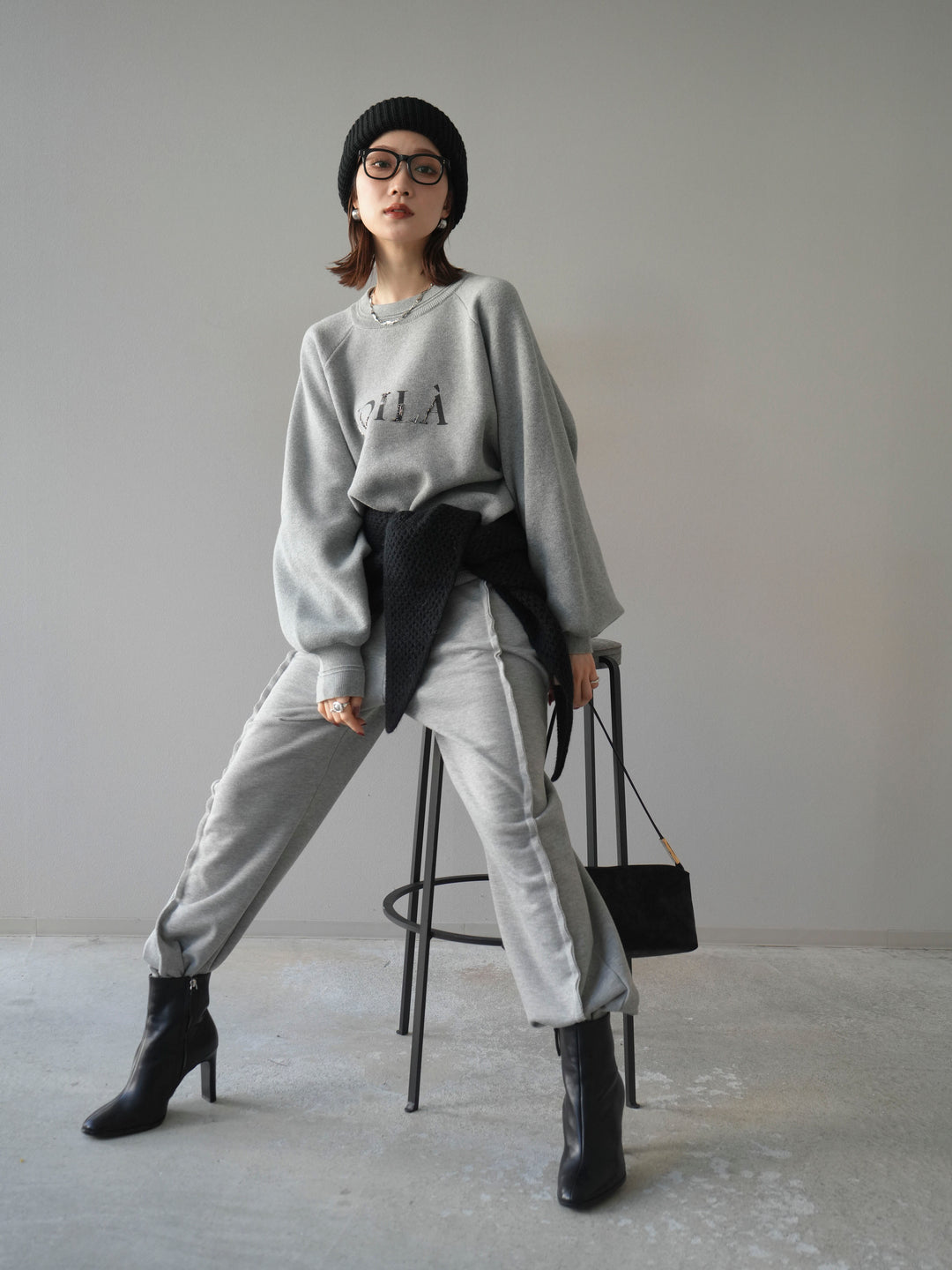 [予約]スウェットライクビーズロゴ刺繍ニットプルオーバー/mokugray