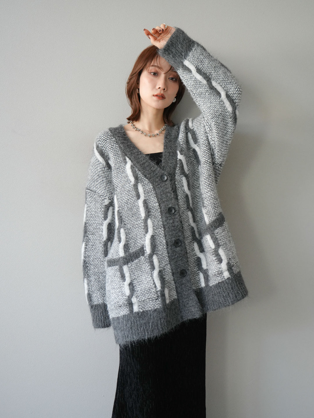 [SET]バイカラー編み込みデザインニットカーディガン+ベロアプリーツナロースカート(2set)