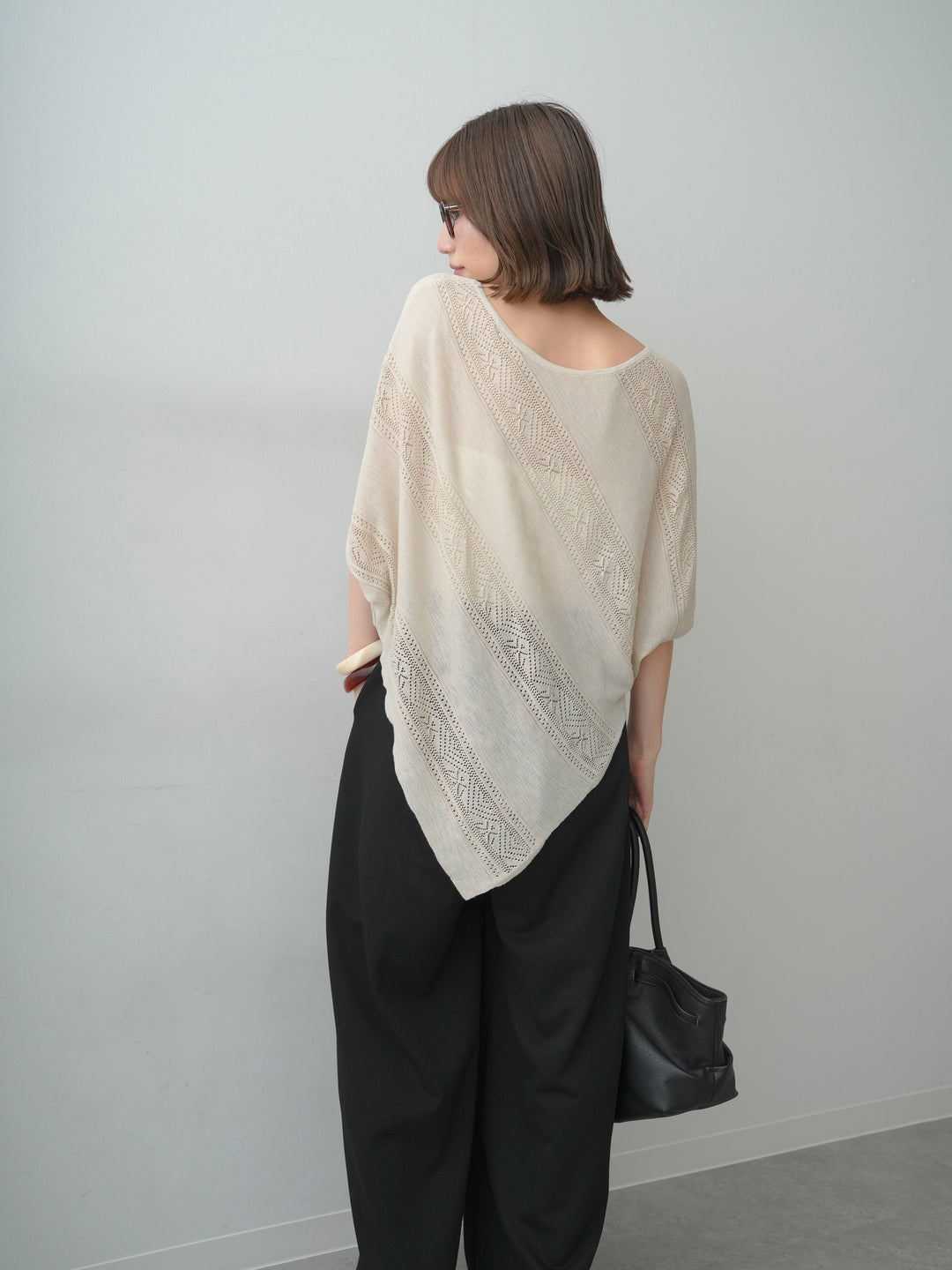 【預購】鏤空蝙蝠犬針織上衣/米色
