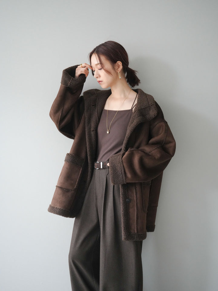 [SET]スタンドネックフェイクムートンミディアムコート+カップ付きバッククロスキャミソール+アニマル柄ベルト付きウールタッチワイドパンツ(3set)