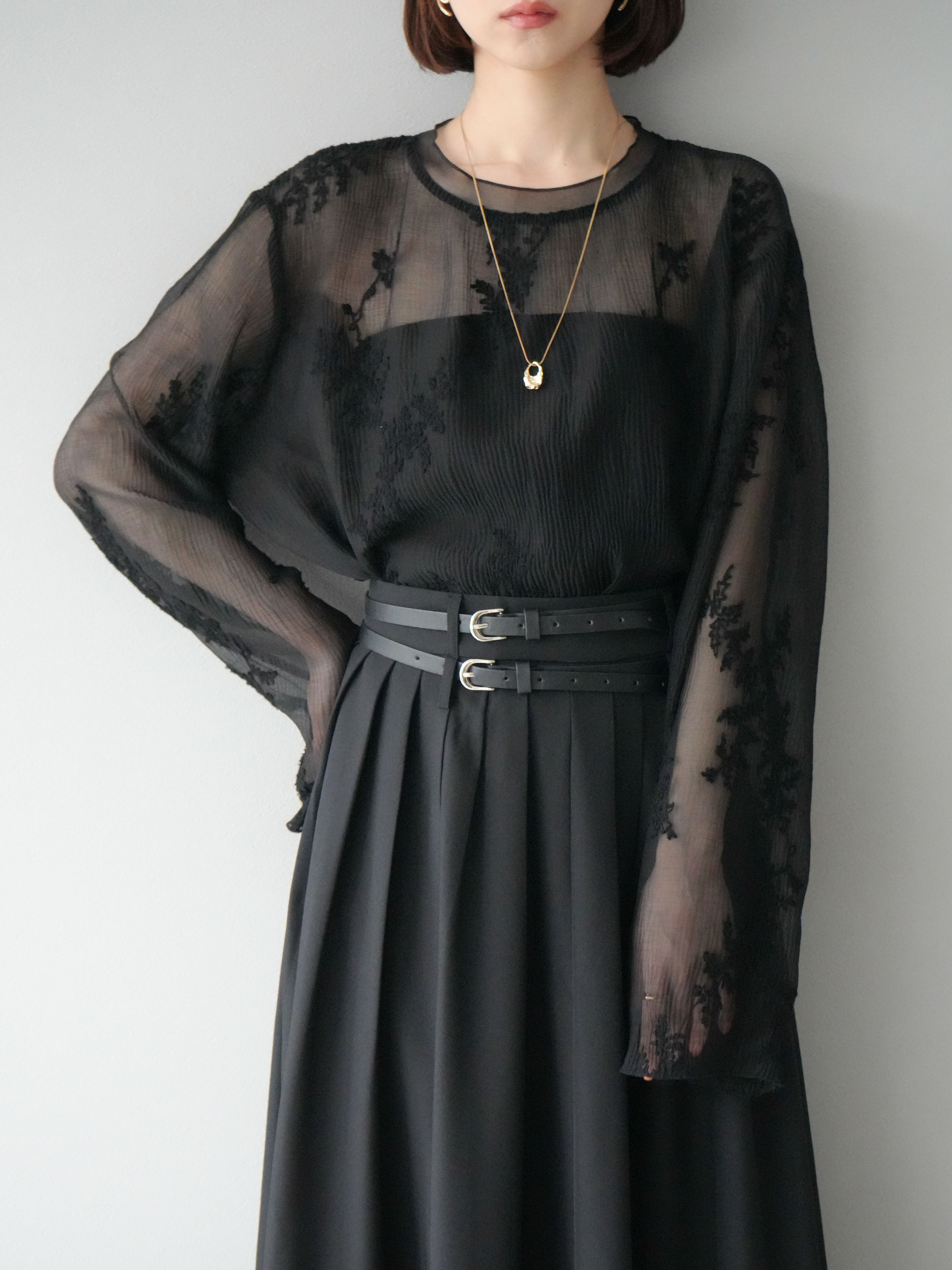 アドーア　シフォン重ね　総柄刺繍　プルオーバー　トップス　黒　上品　38　M アドーア シフォン重ね 総柄刺繍 プルオーバー トップス 黒 上品