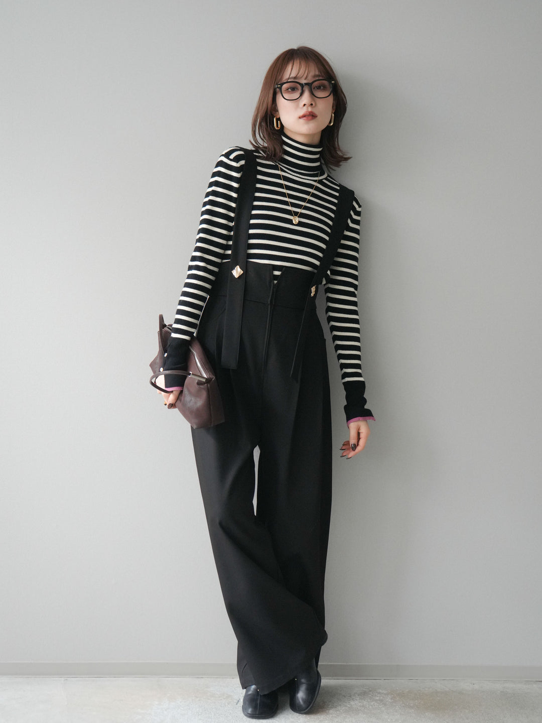 [SET]袖配色ハイネックボーダーリブニットトップス+ゴールドボタンサスペンダーワイドパンツ(2set)