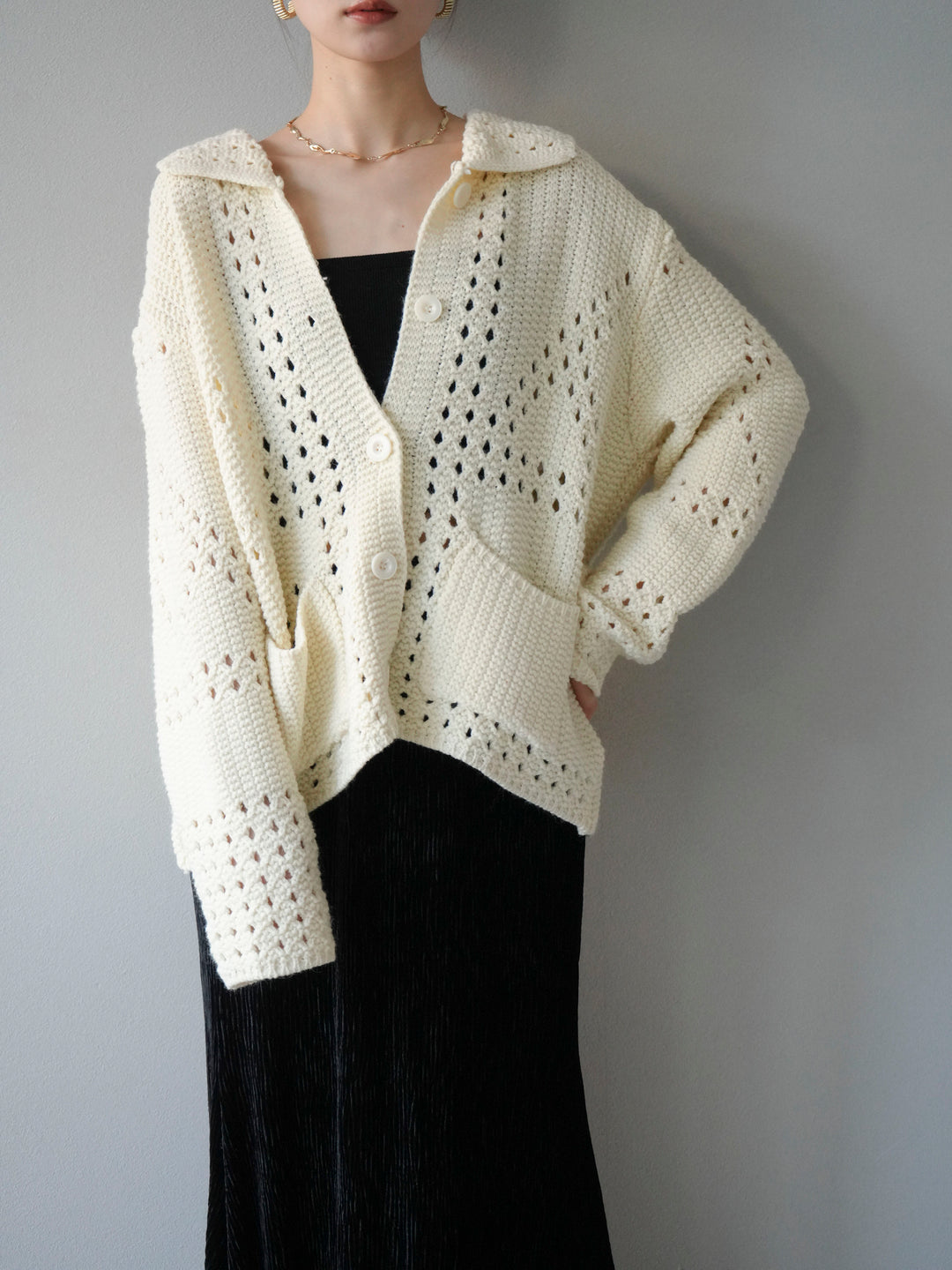 [予約]丸襟透かし編みニットカーディガン/オフ