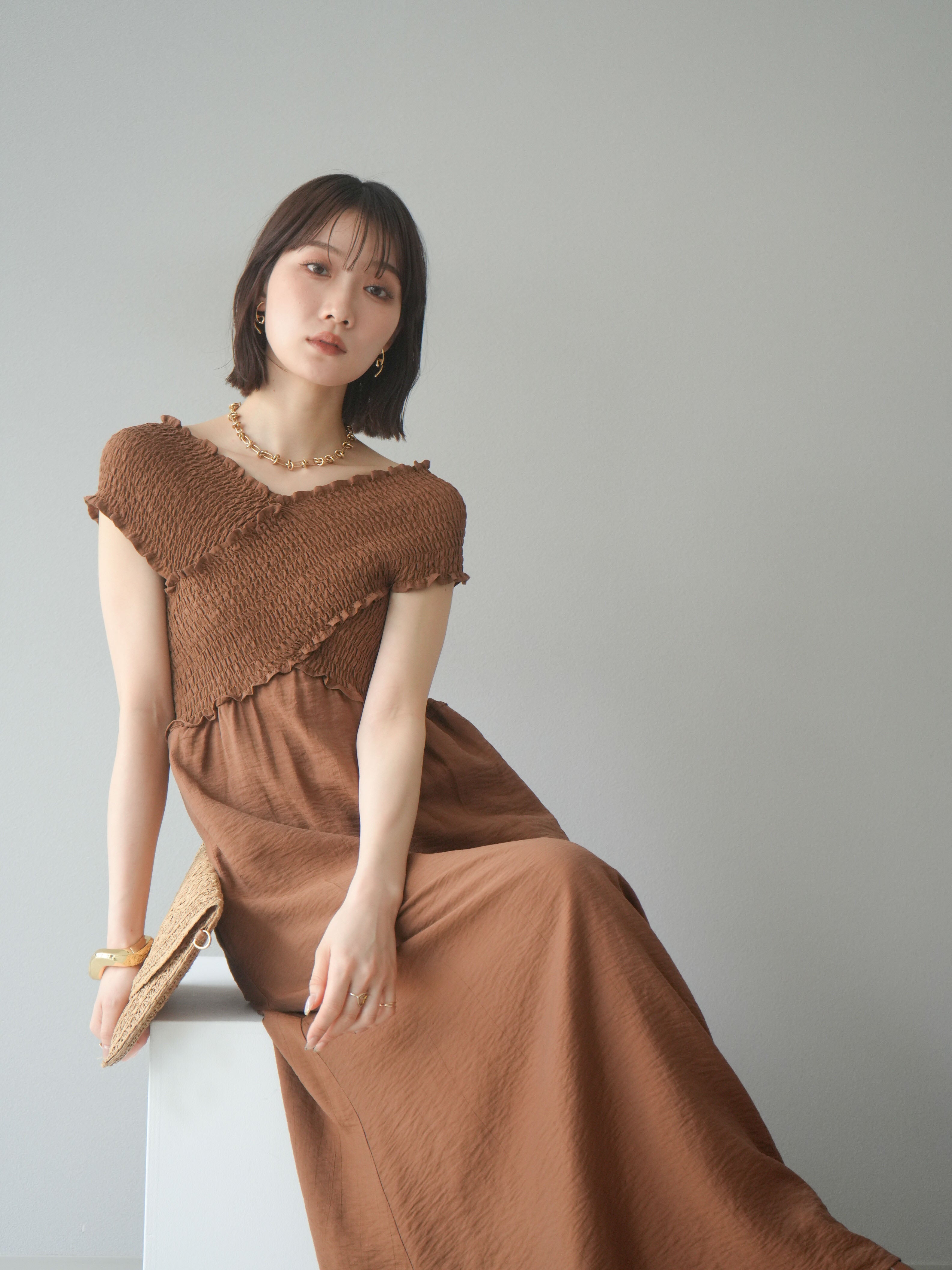 予約]シャーリングクロスワンピース/ブラウン – Lumier