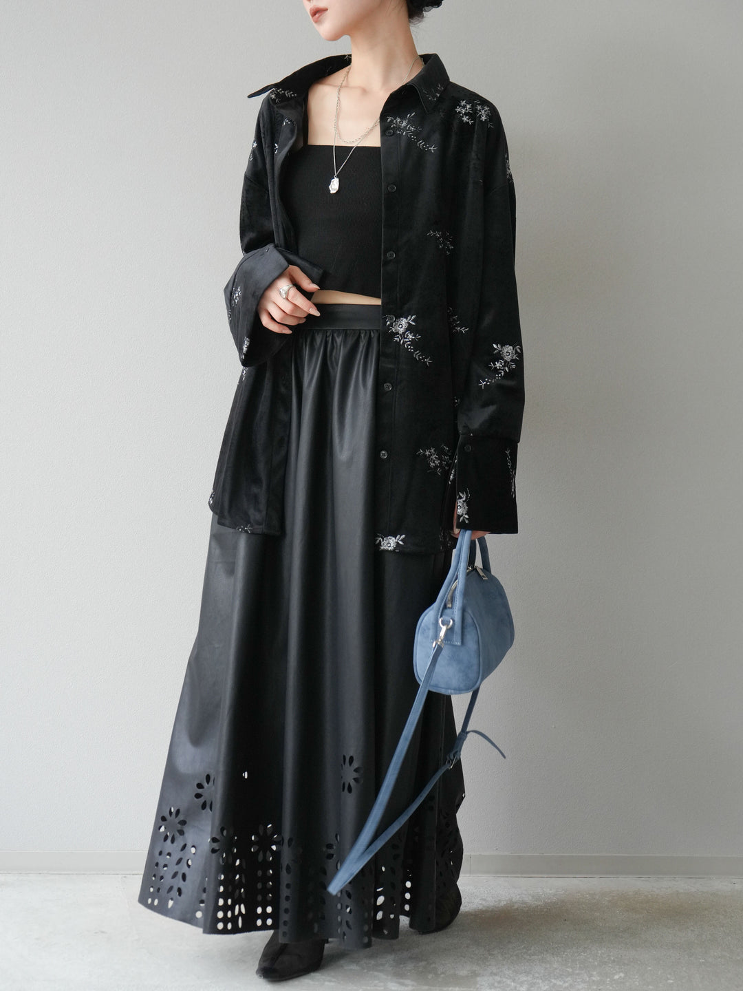 [予約]フラワーパンチングレザースカート/ブラック