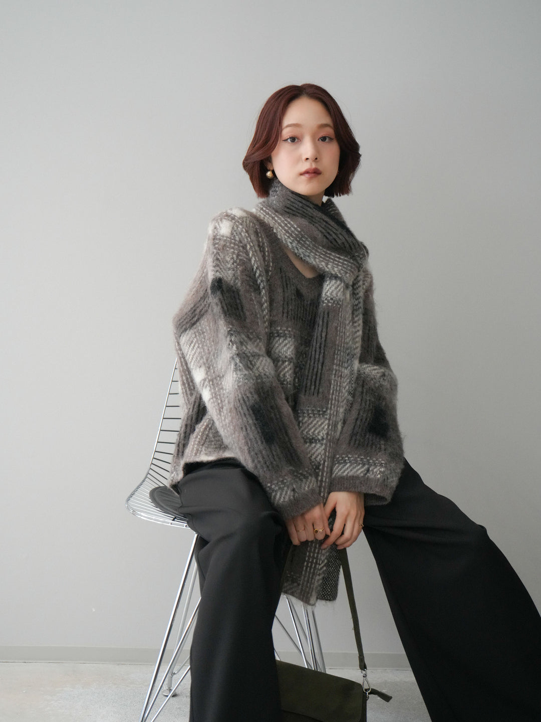 [予約]ストール付シャギーチェックニットプルオーバー/brown