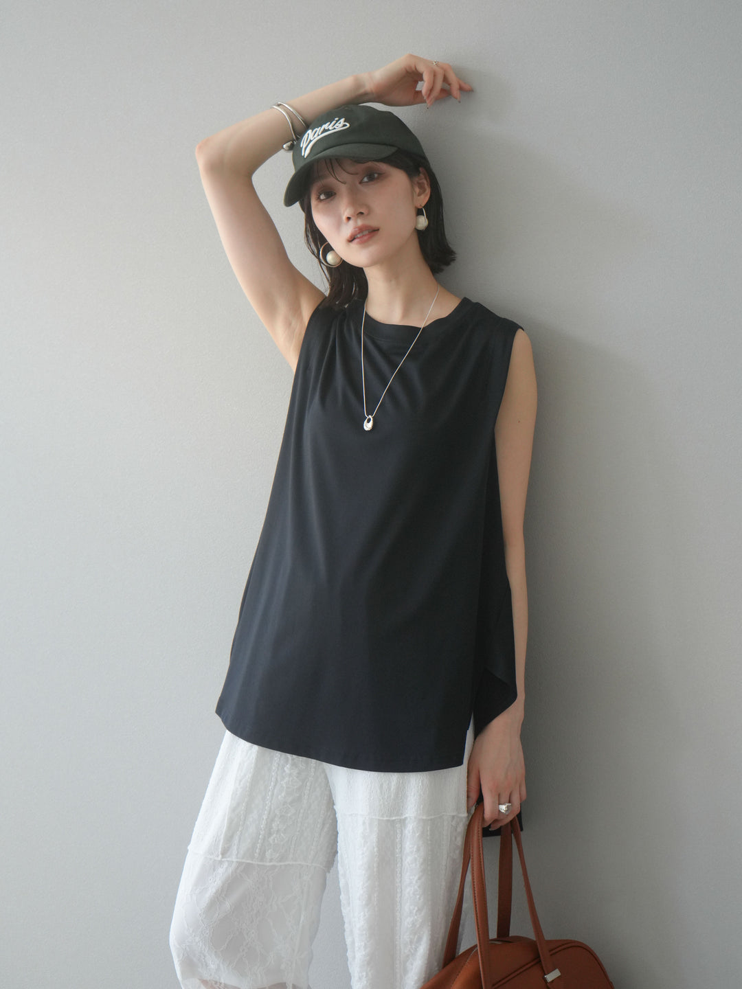 [預訂] Cool Touch Tuck Flare Cut Pullover/黑色