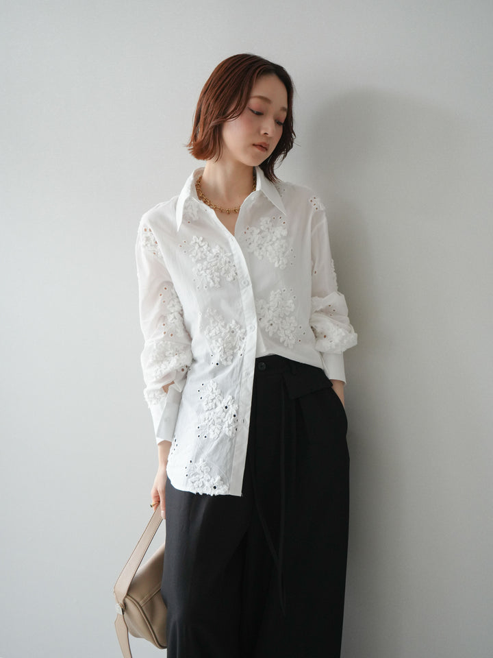 [予約]バックリボンフラワーエンブロイダリーシャツ/white