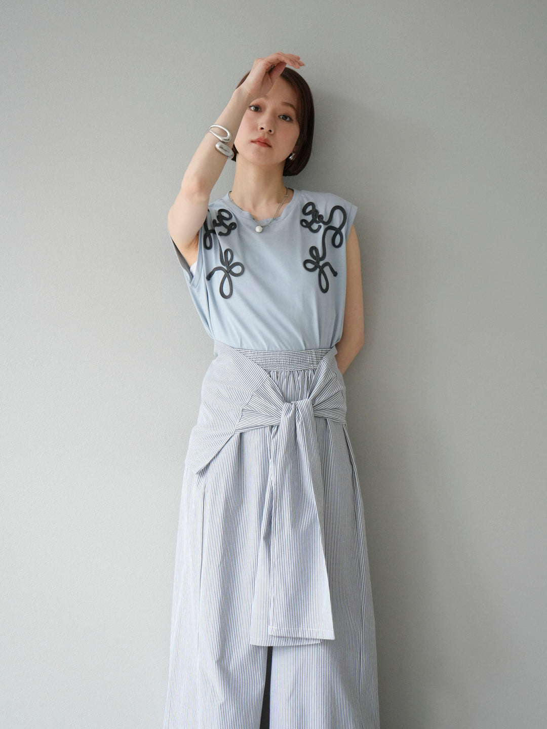 [SET]コード刺繍フレンチスリーブTシャツ+ウエスト巻きストライプイージーパンツ(2set)