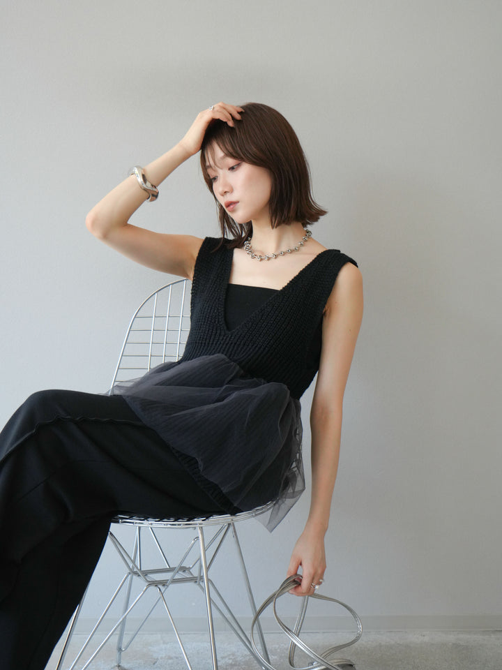 [SET] 薄紗層疊荷葉邊針織背心 + 兩用設計運動褲（2 件組）