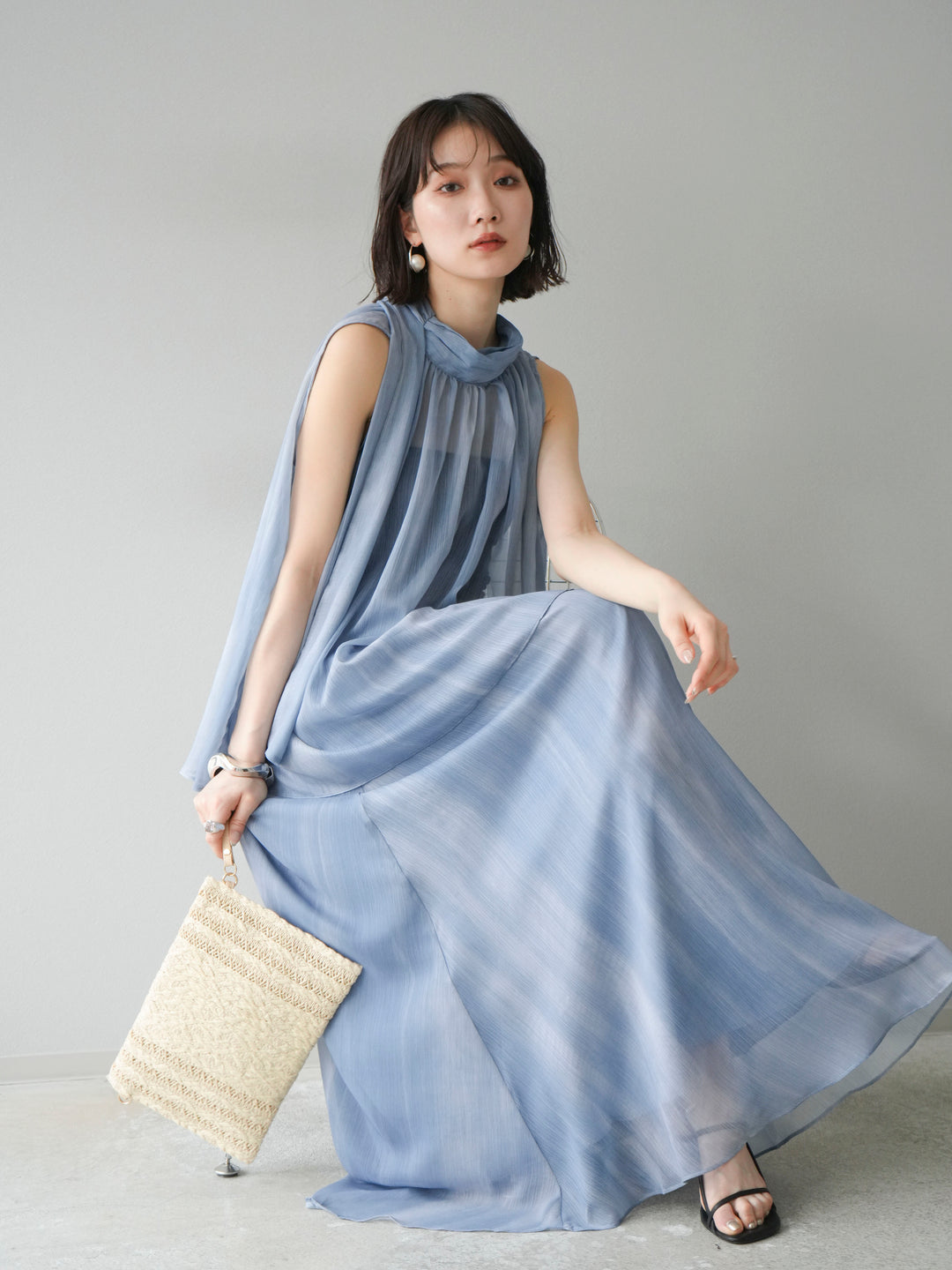 [予約]ニュアンスシアーホルターネックブラウス/ブルー