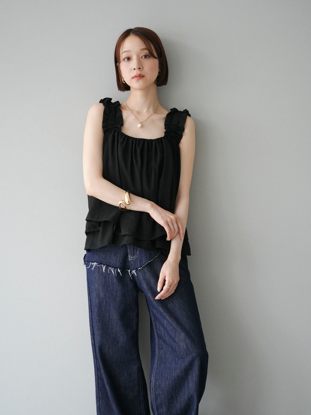 [SET] 縮肩喇叭背心 + 臀部設計牛仔褲 (2 件套)