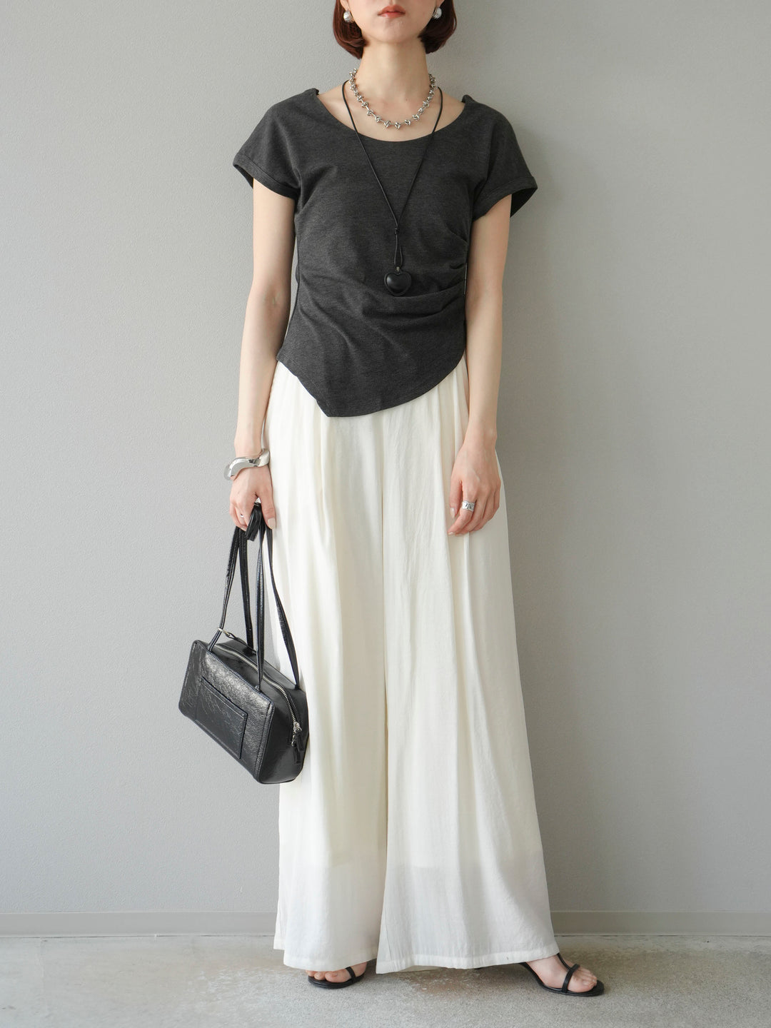 [予約]タックTシャツ＆レザーハートネックレスSET /チャコール