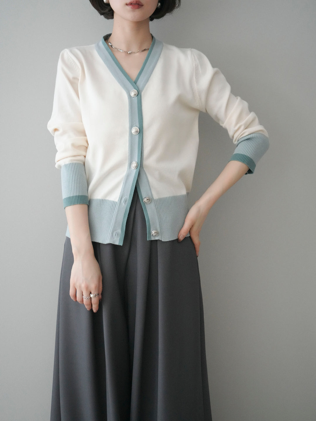 [SET]デザインボタン配色Vネックニットカーディガン+テープベルトタックバギーパンツ(2set)