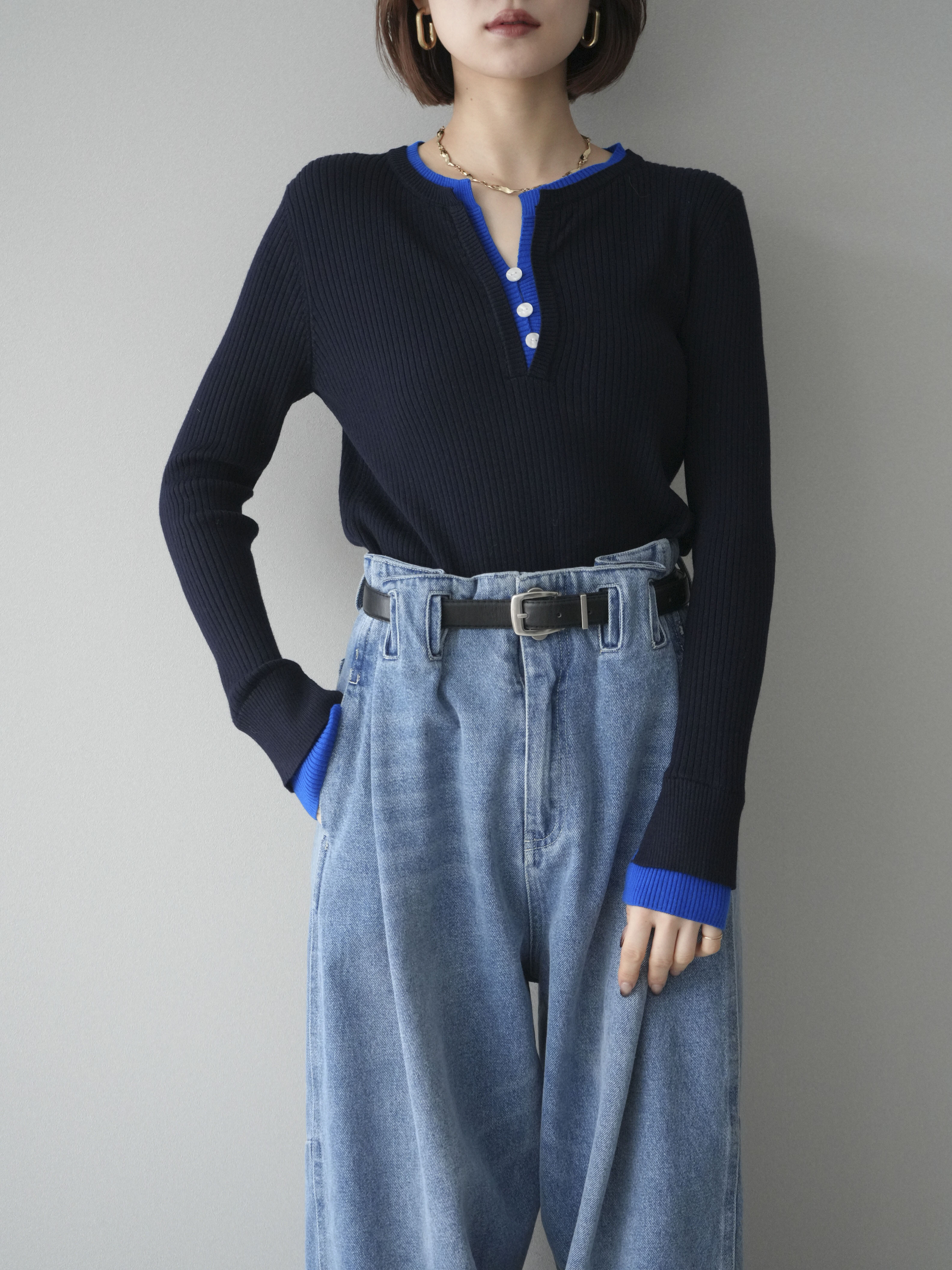 予約]バイカラーキーネックリブニットトップス/blue – Lumier