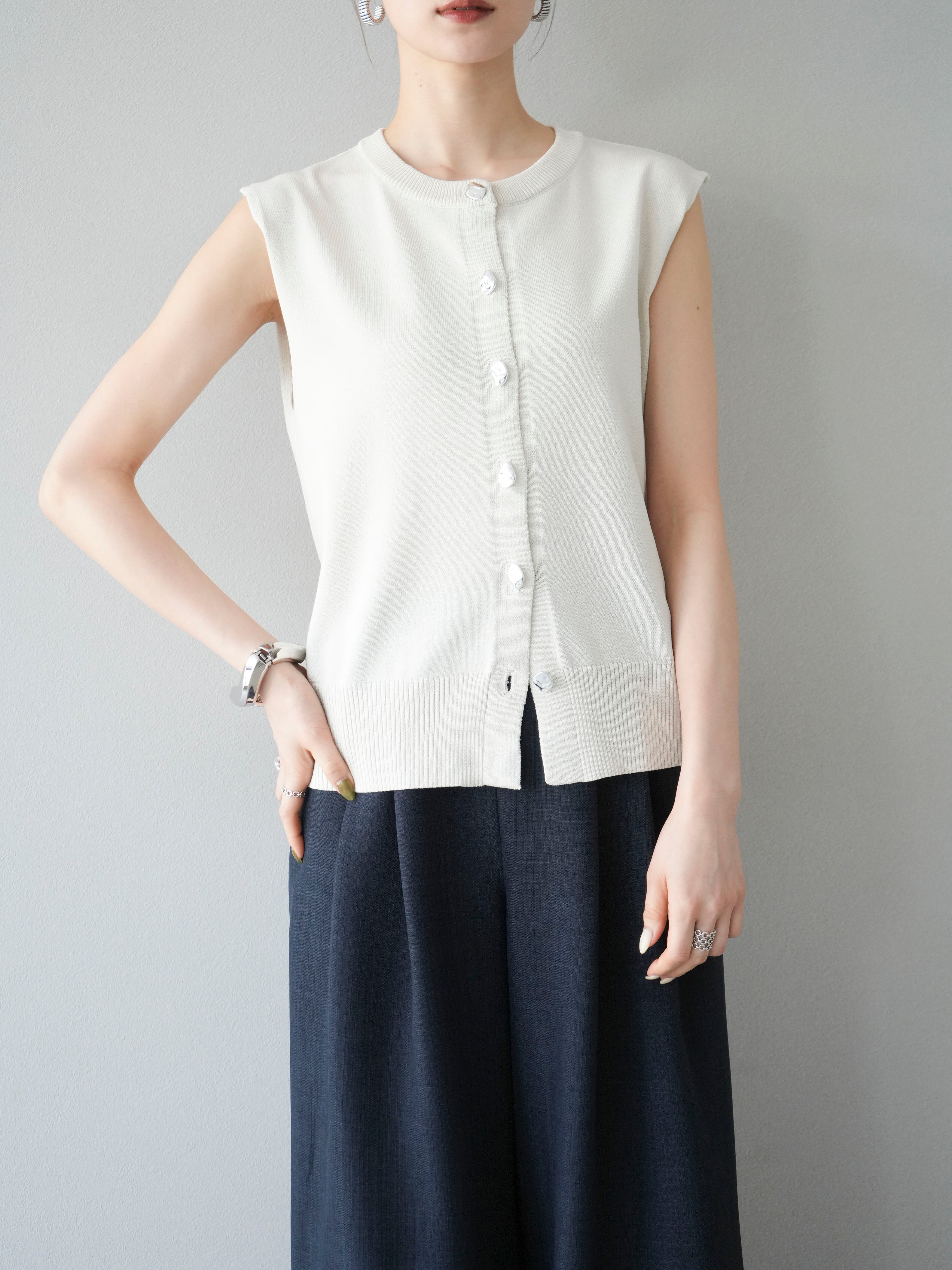 予約]レーヨンポリデザインボタンニットベスト/アイボリー – Lumier
