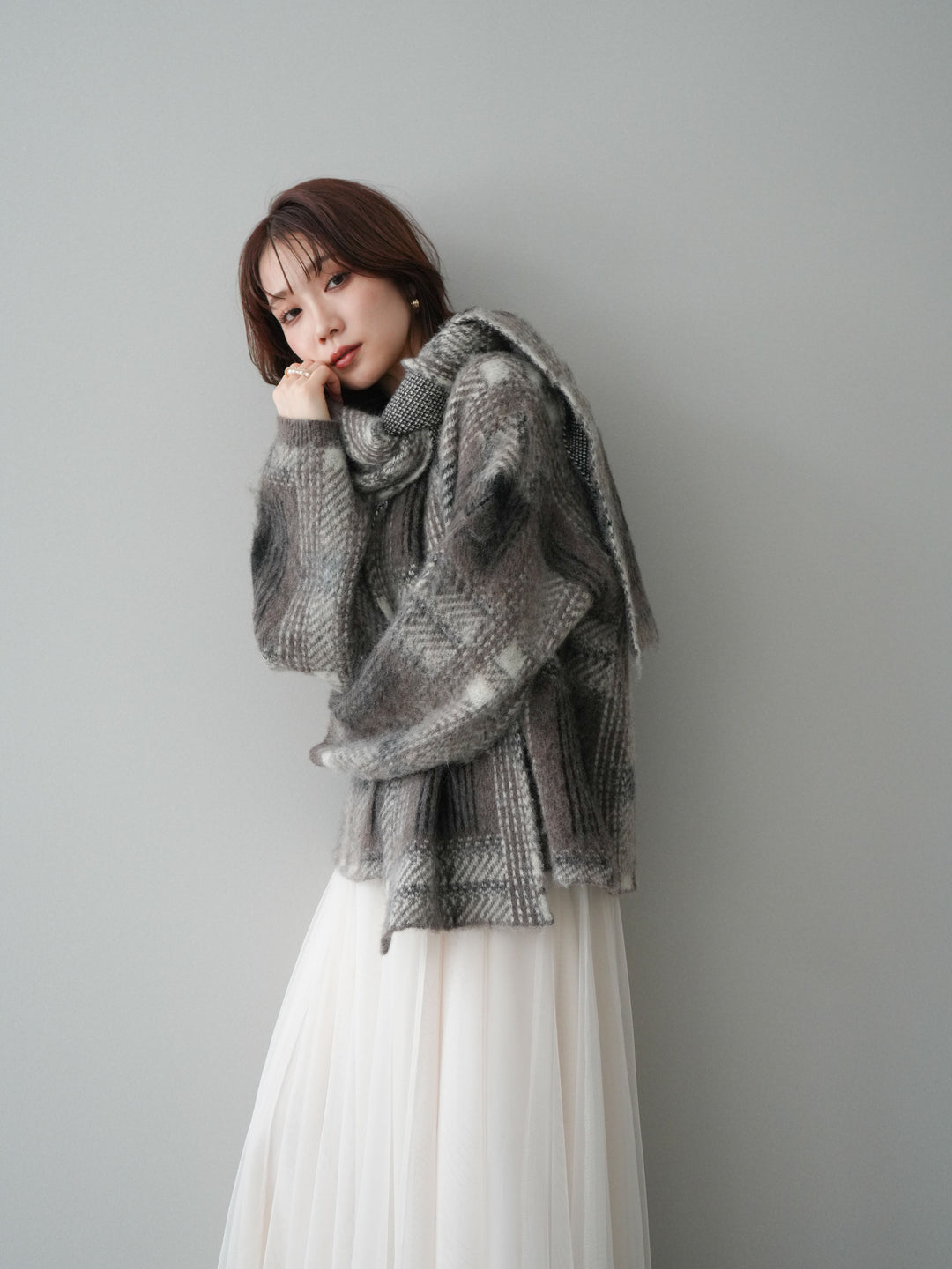 [予約]ストール付シャギーチェックニットプルオーバー/brown