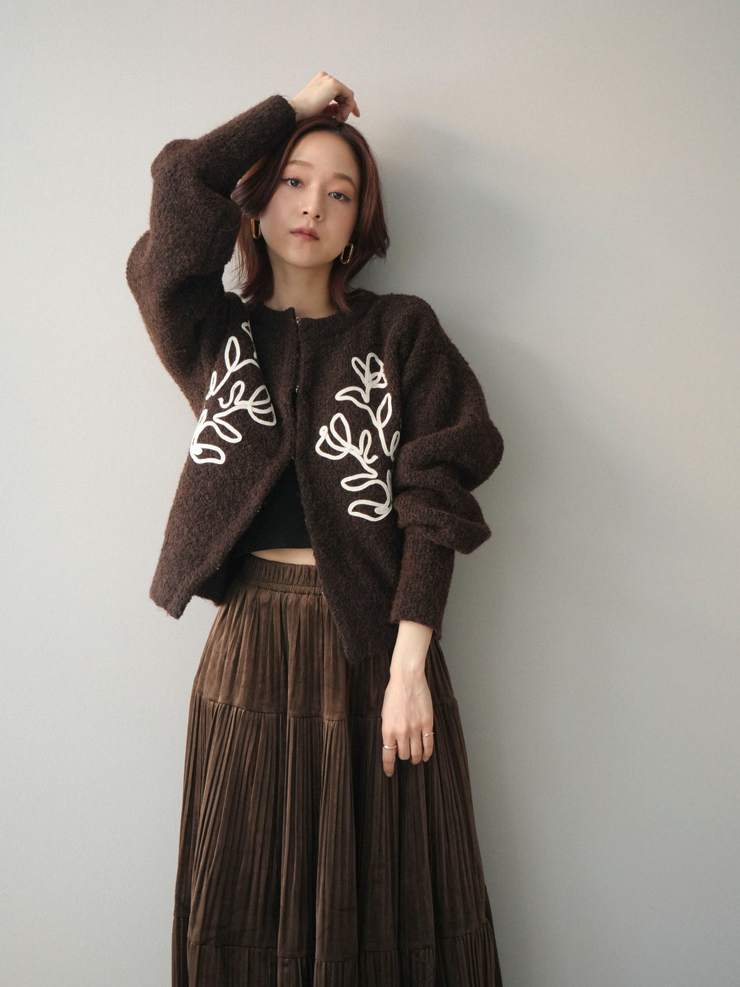 [SET]テープ刺繍ホック開きブークレニットカーディガン+ベロアティアードワッシャースカート(2set)