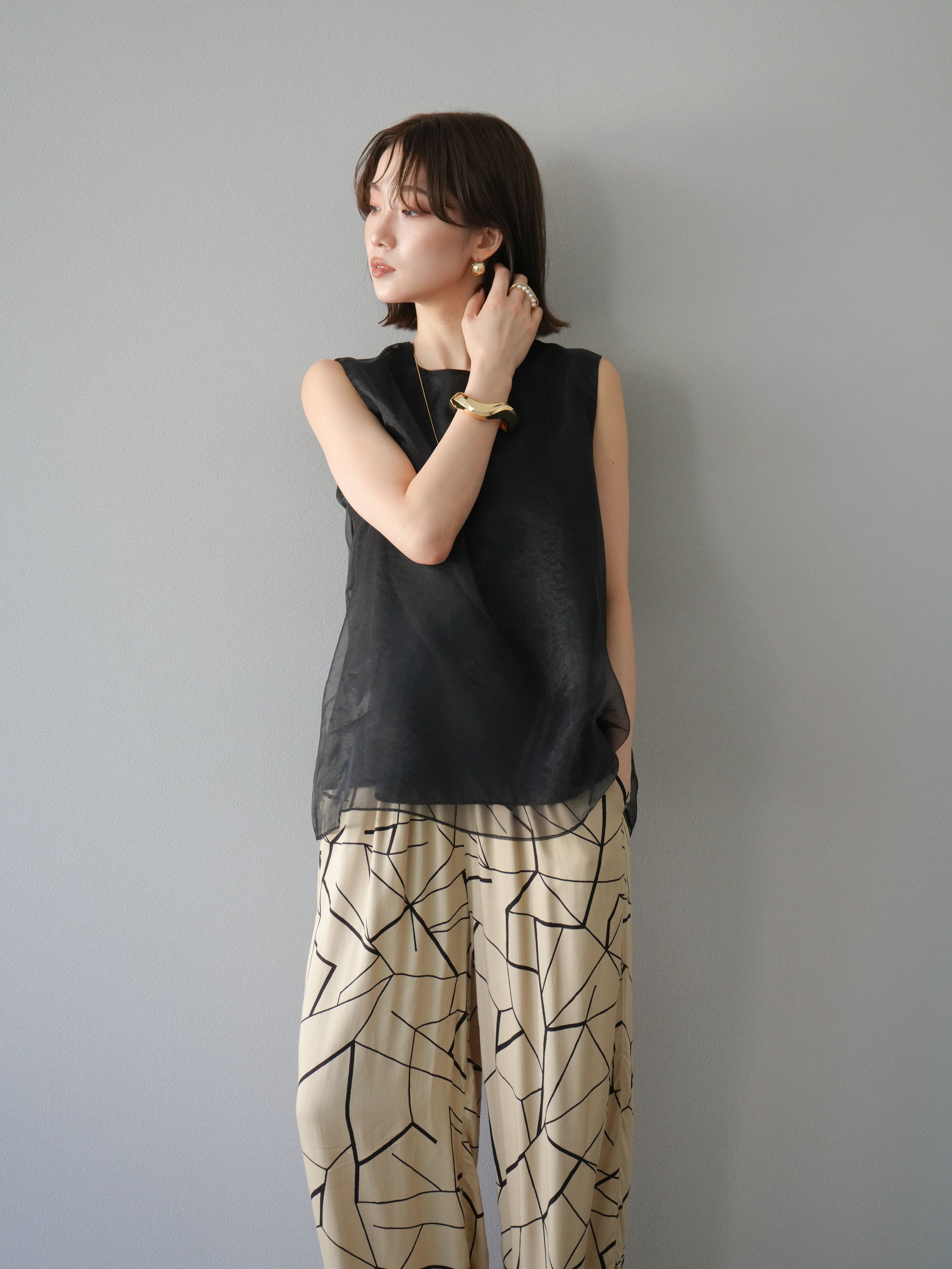 予約]オーガンジーレイヤードトップス/ブラック – Lumier